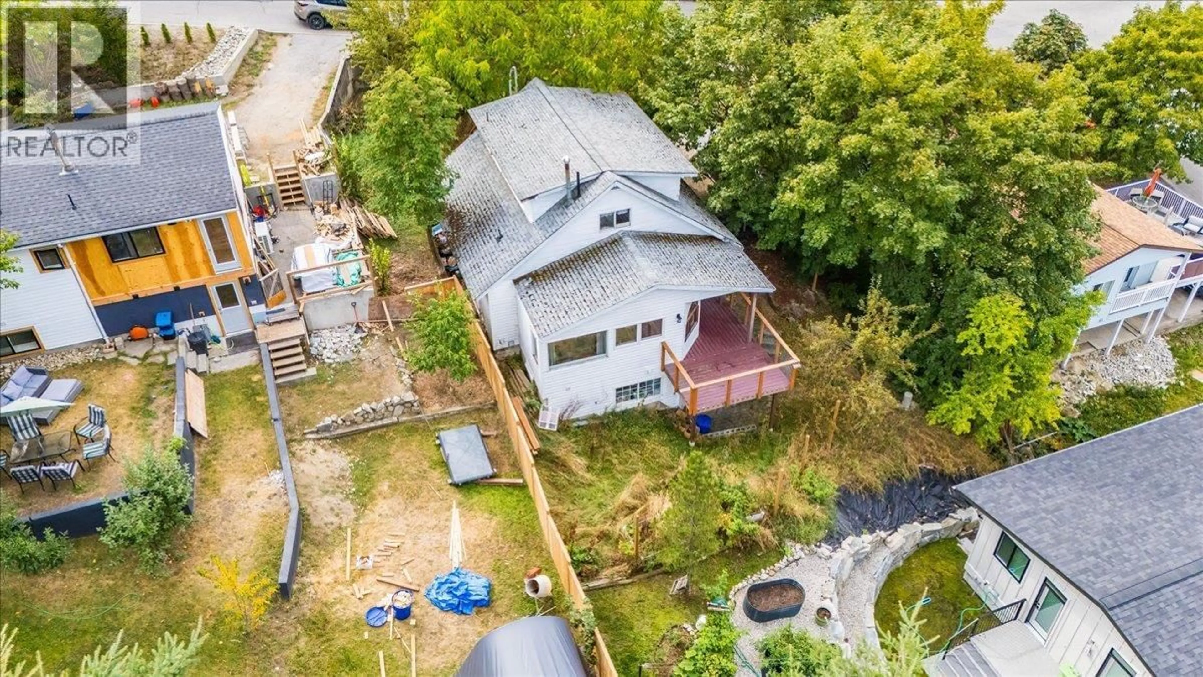 A pic from outside/outdoor area/front of a property/back of a property/a pic from drone, unknown for 1007 GORDON STREET, Nelson British Columbia V1L0A1
