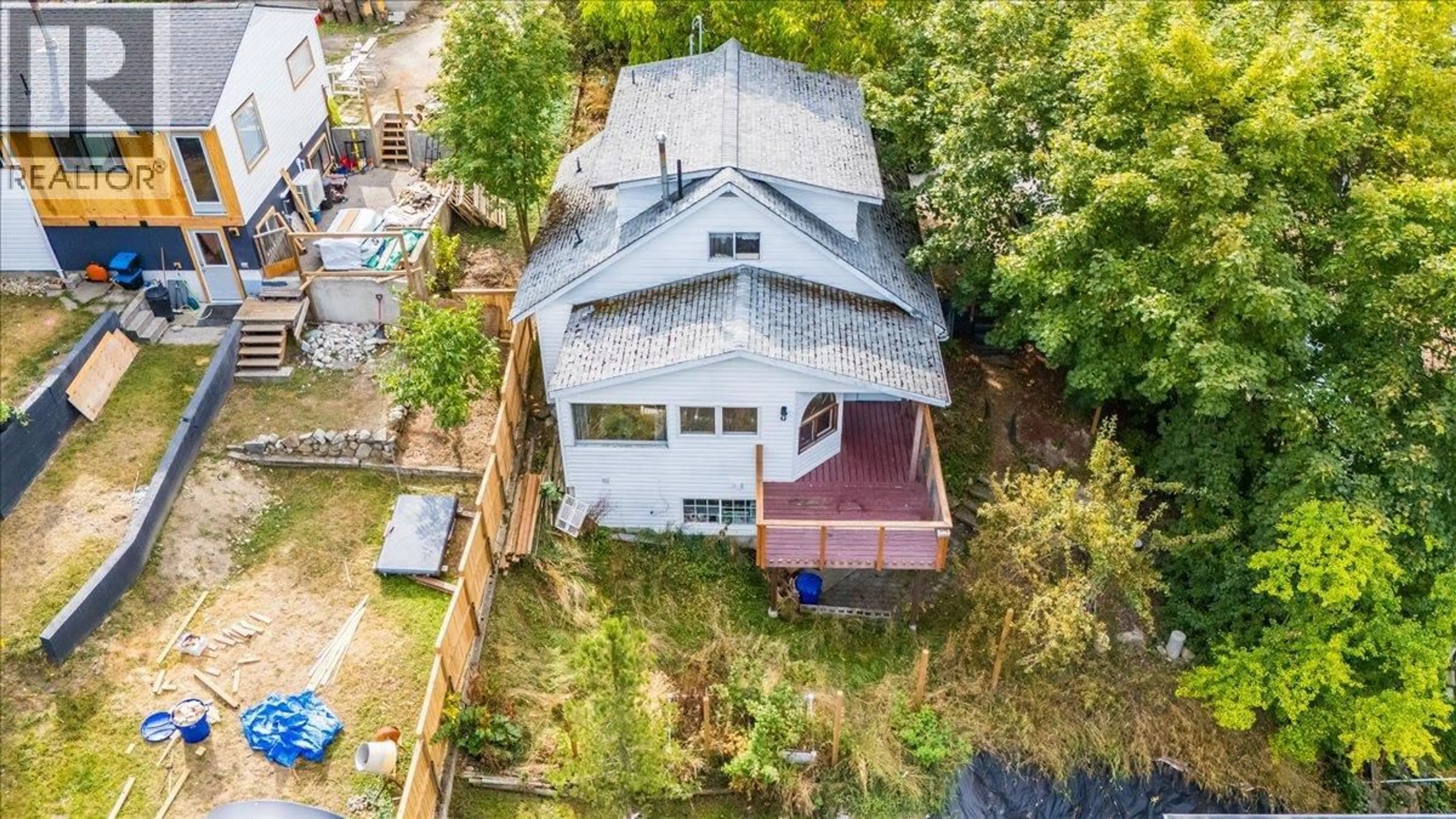 A pic from outside/outdoor area/front of a property/back of a property/a pic from drone, unknown for 1007 GORDON STREET, Nelson British Columbia V1L0A1