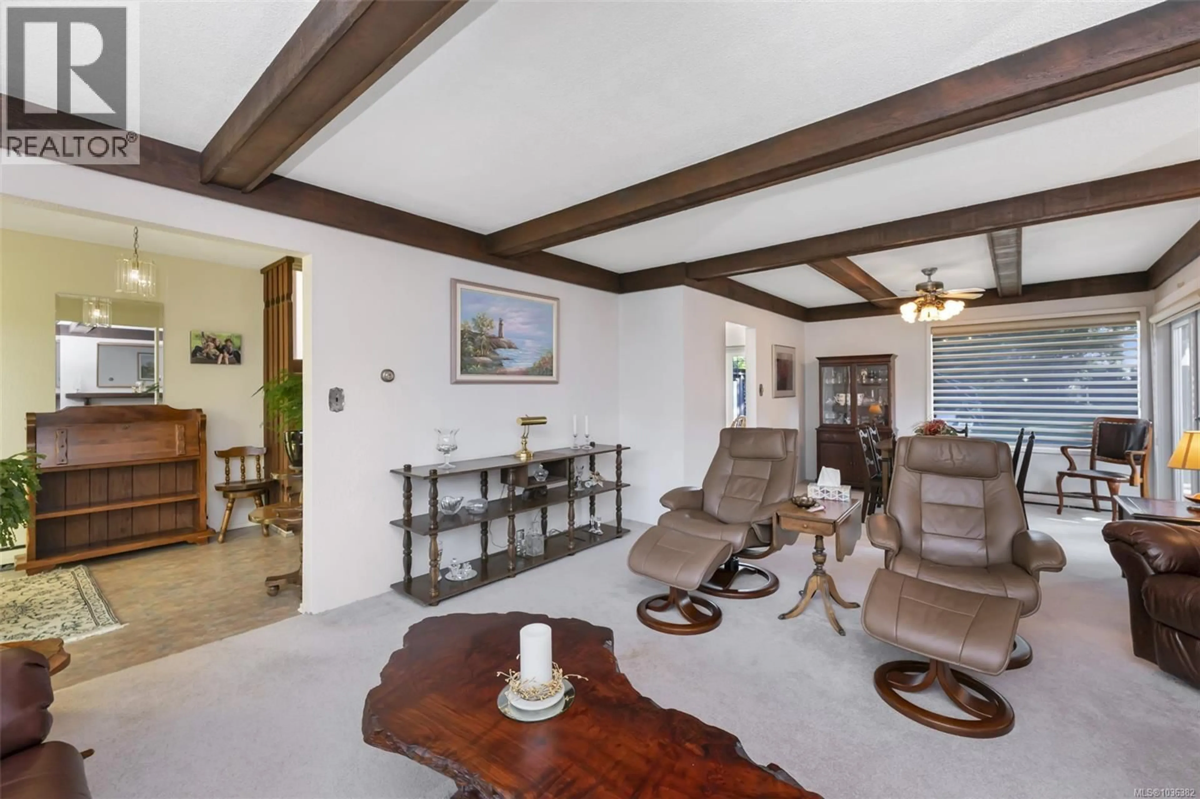 Living room with furniture, unknown for 989 ABBEY ROAD EAST, Saanich British Columbia V8Y1L1