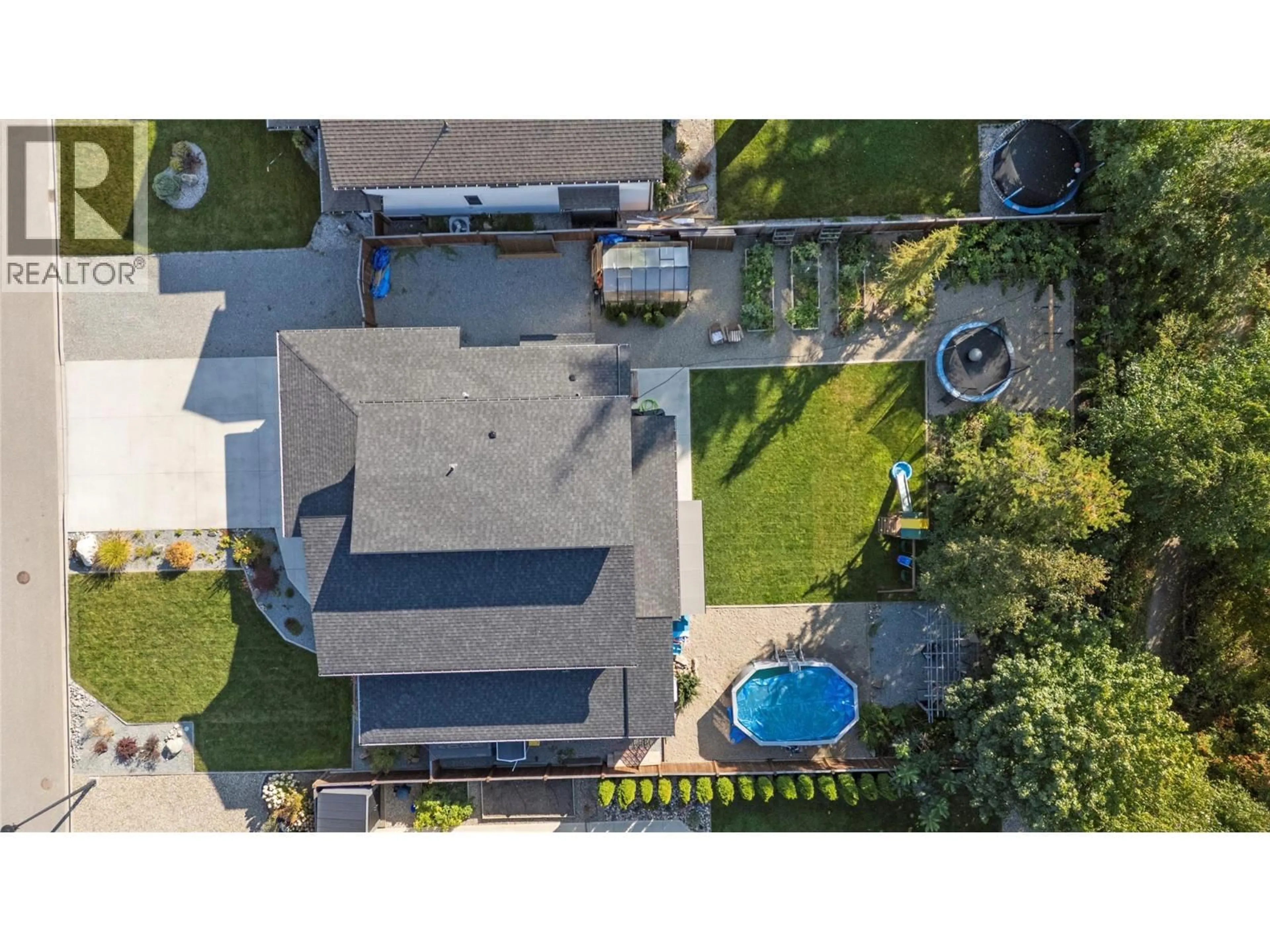 A pic from outside/outdoor area/front of a property/back of a property/a pic from drone, street for 2340 15 AVENUE SOUTHEAST, Salmon Arm British Columbia V1E0E7