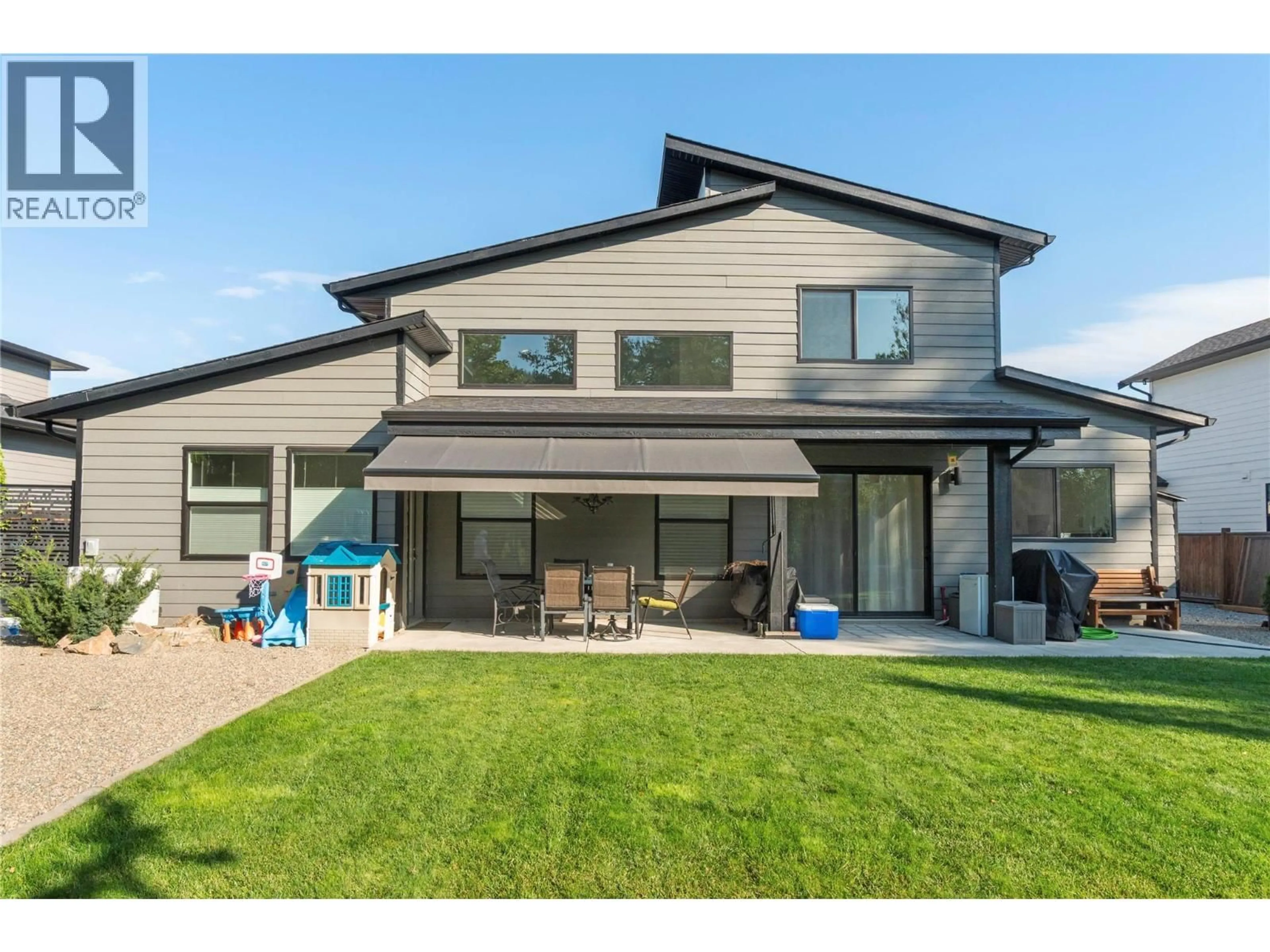 Home with vinyl exterior material, unknown for 2340 15 AVENUE SOUTHEAST, Salmon Arm British Columbia V1E0E7