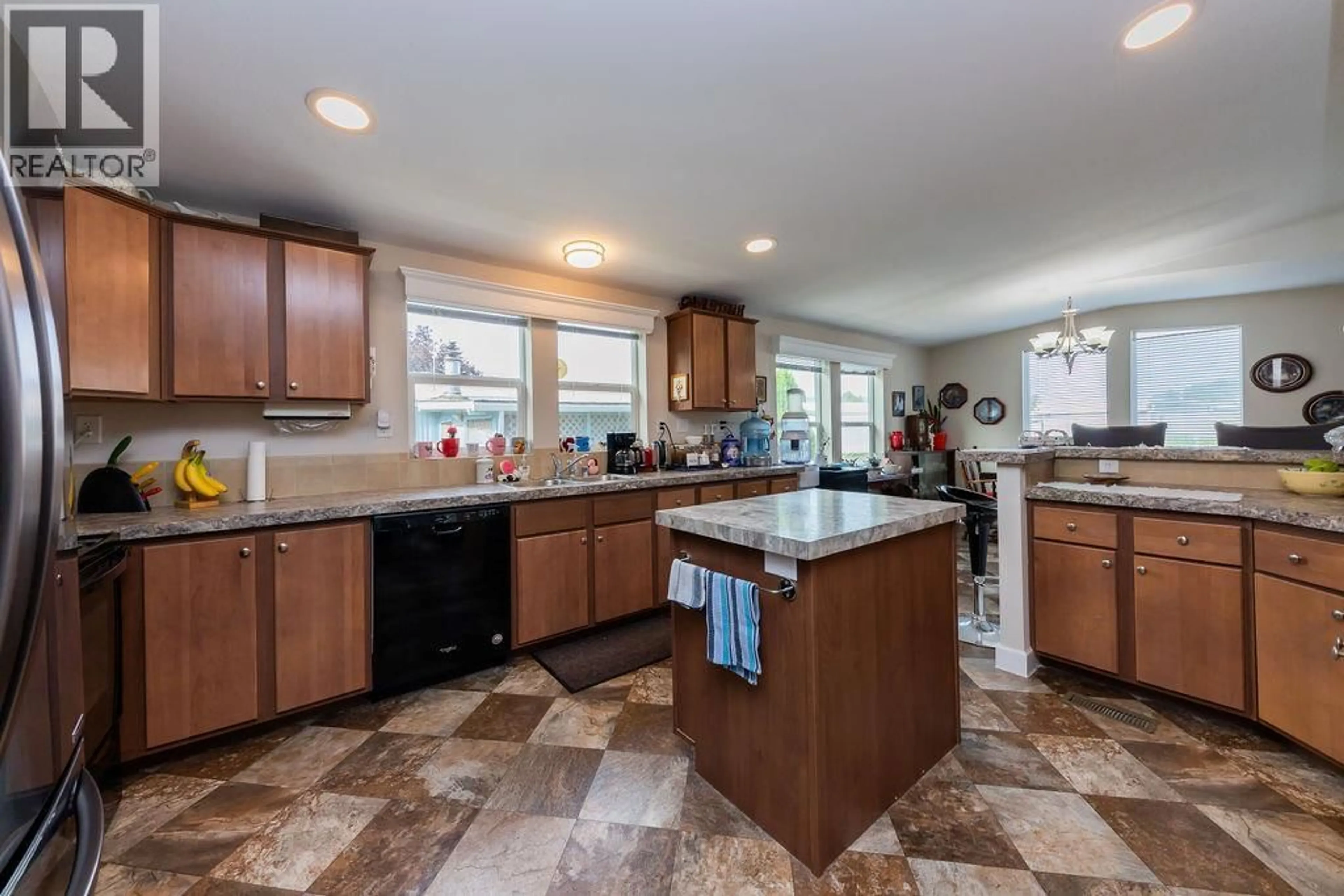 Open concept kitchen, ceramic/tile floor for 25 - 4428 BARRIERE TOWN ROAD, Barriere British Columbia V0E1E1
