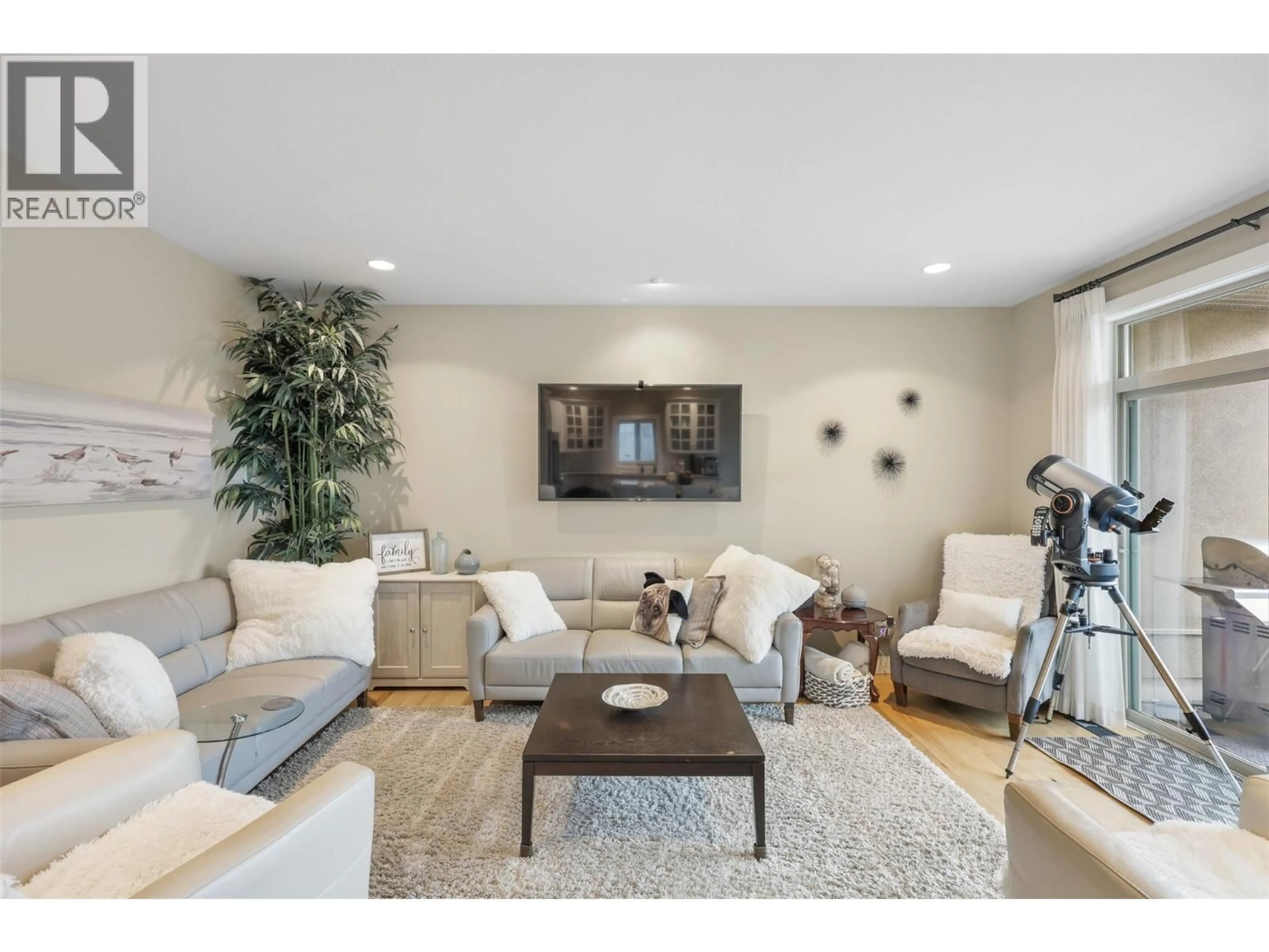 Living room with furniture, unknown for 820 - 15 HUDSON'S BAY TRAIL, Kamloops British Columbia V2C6S6