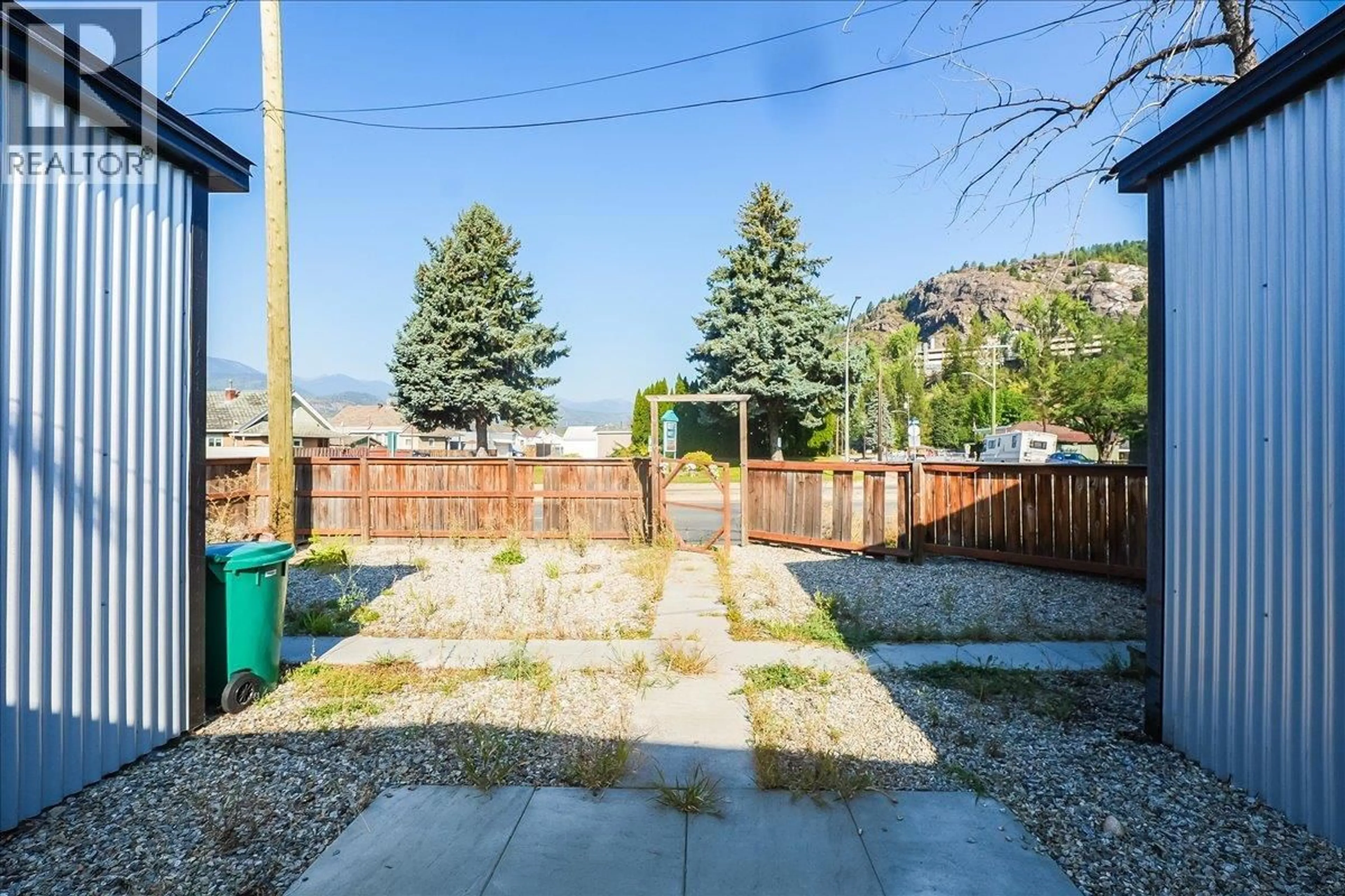 Patio, street for 1406 FOURTH AVENUE, Trail British Columbia V1R1S5
