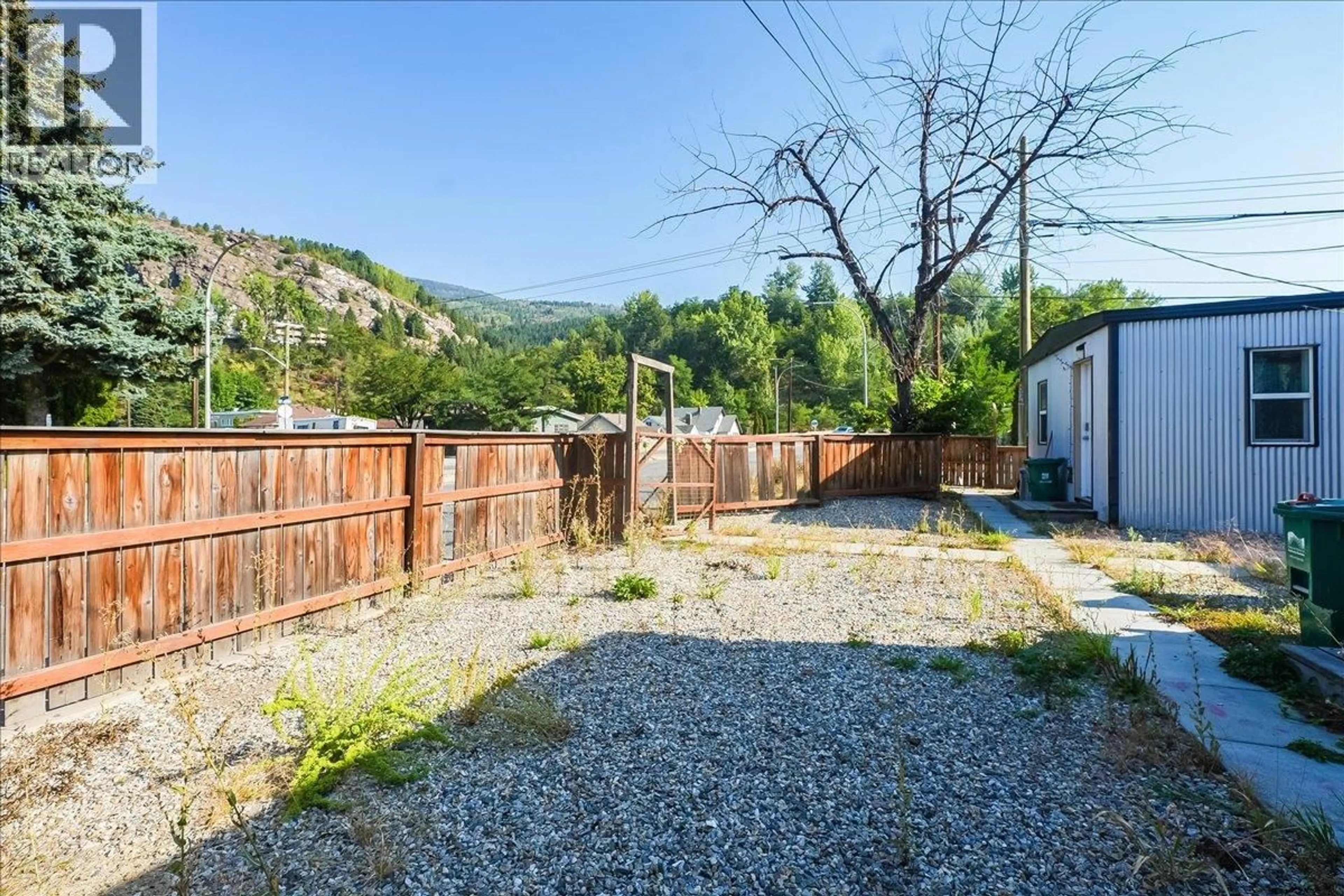 Patio, mountain view for 1406 FOURTH AVENUE, Trail British Columbia V1R1S5