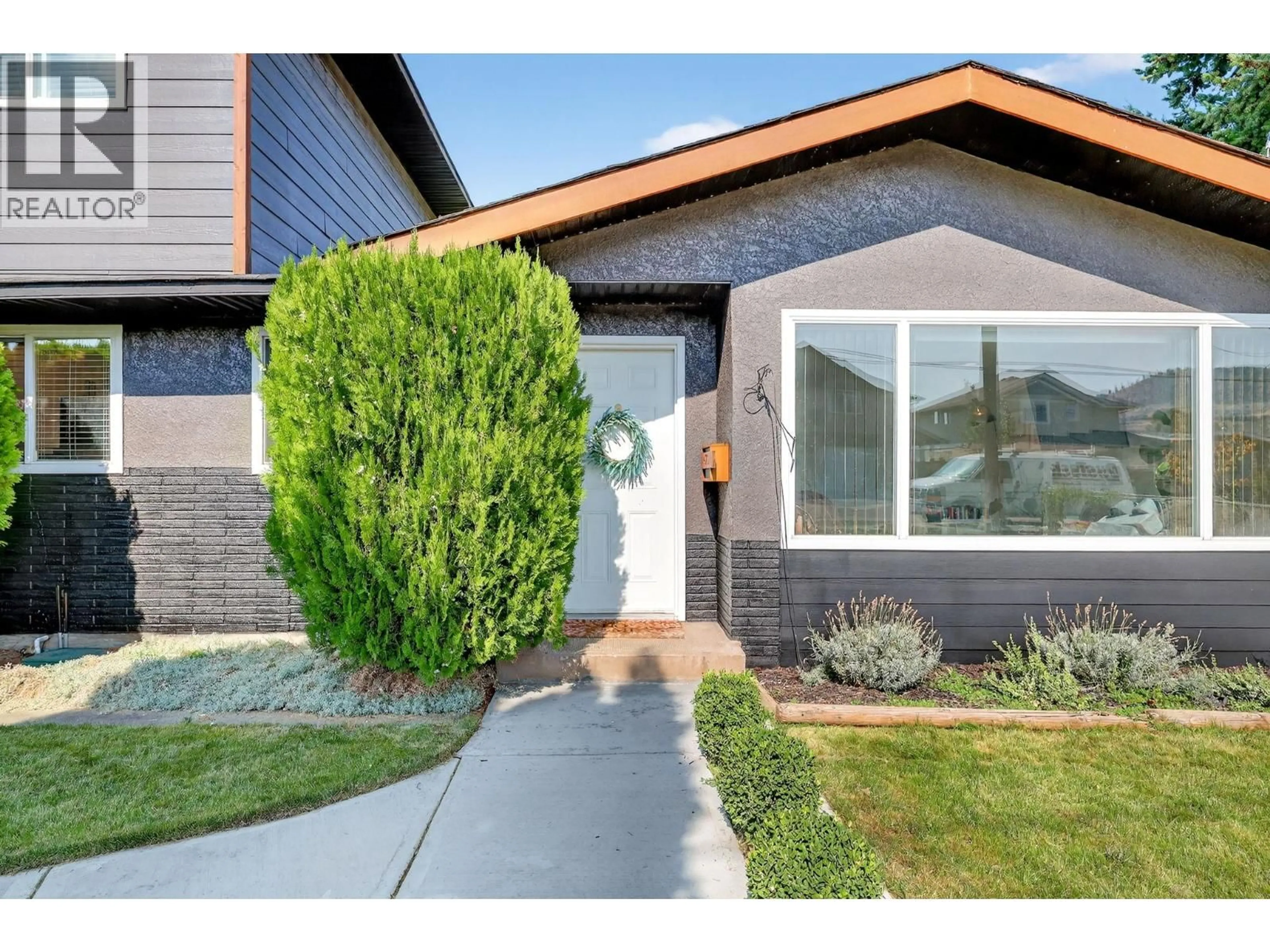 Home with vinyl exterior material, street for 420 HARDIE ROAD, Kelowna British Columbia V1X2H2