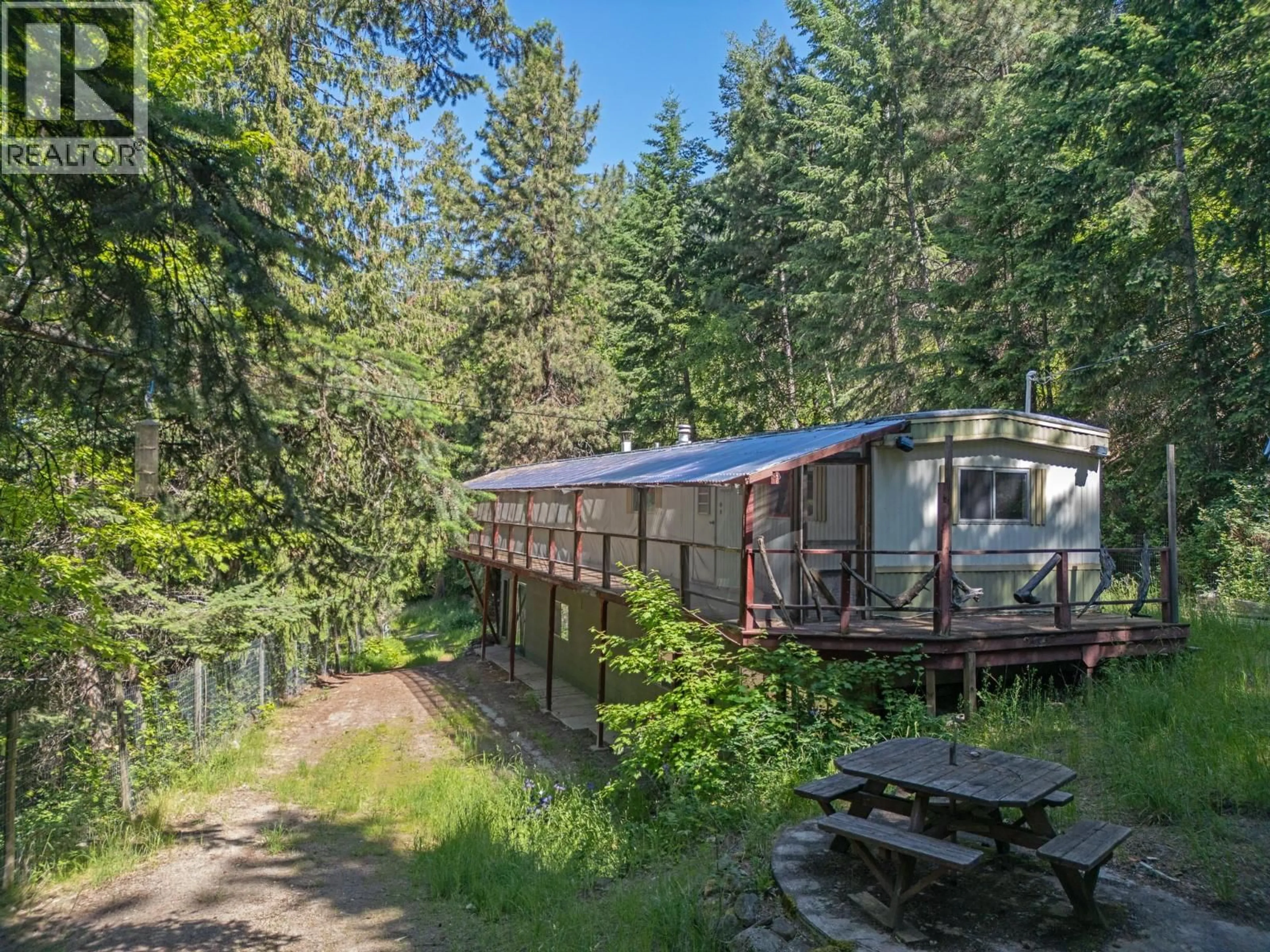 A pic from outside/outdoor area/front of a property/back of a property/a pic from drone, unknown for 9308 MAIN STREET, Kuskanook British Columbia V0B2C0