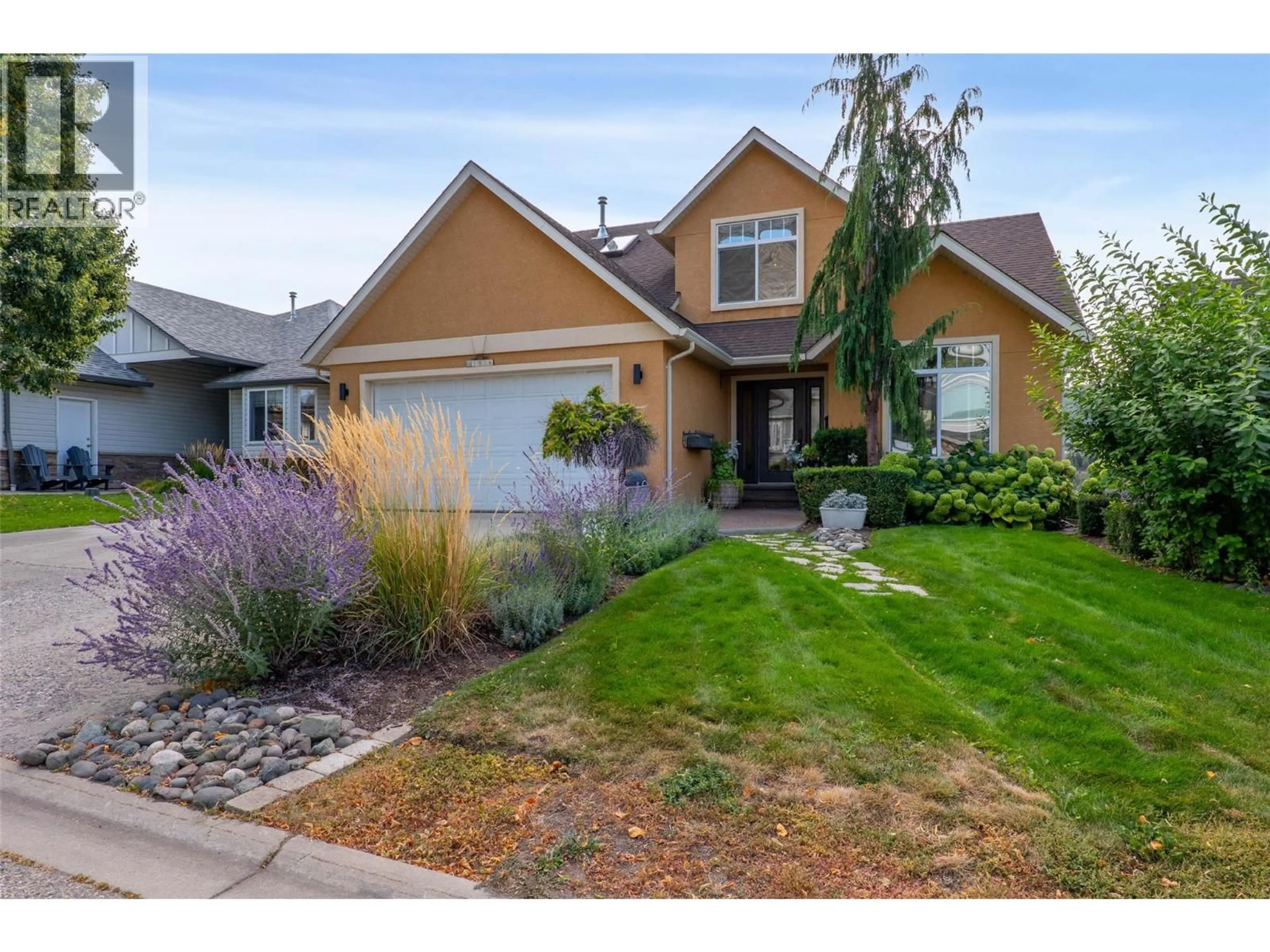 Home with vinyl exterior material, street for 1978 SASKATOON PLACE, Kamloops British Columbia V2E2T1