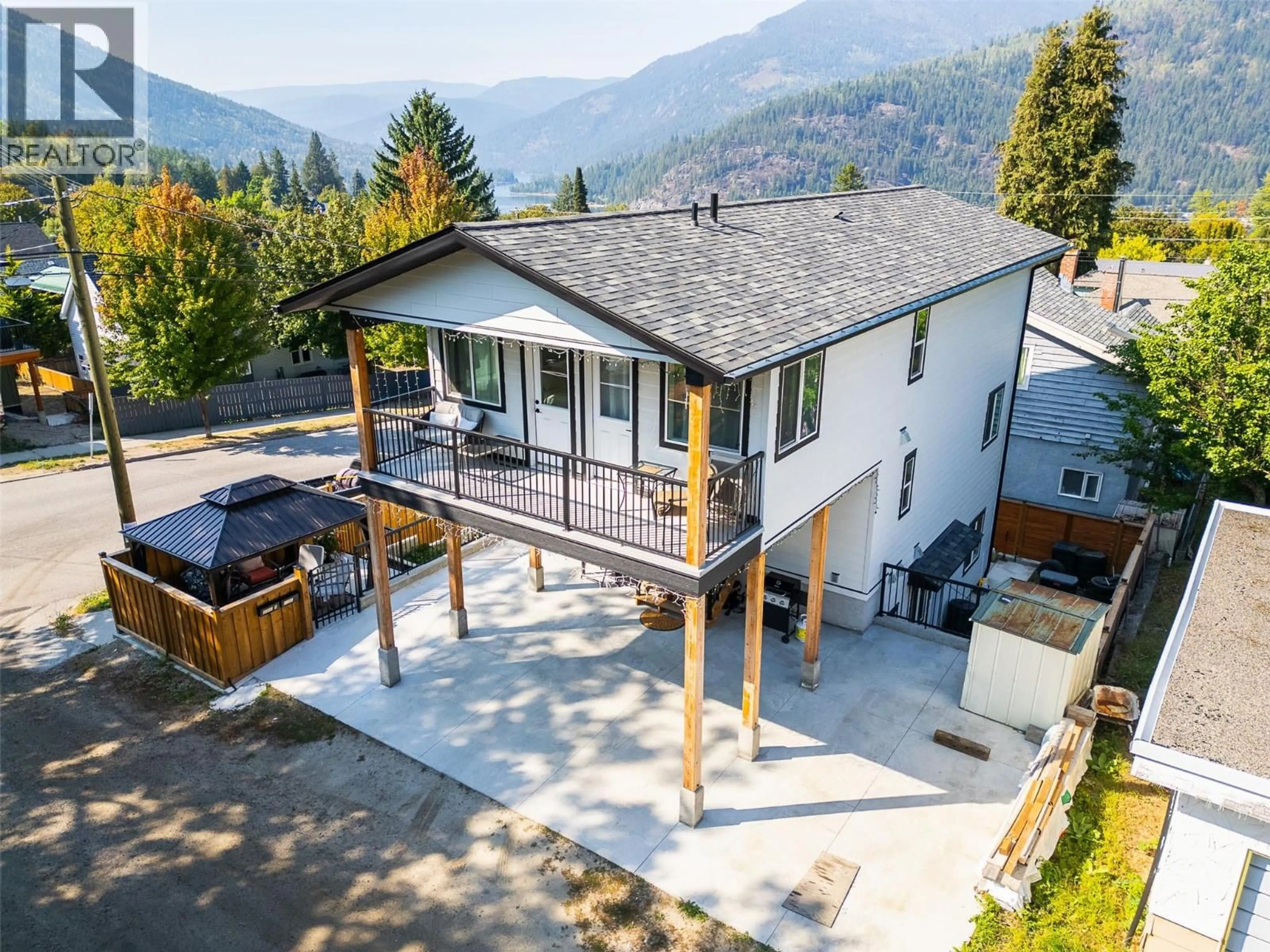 A pic from outside/outdoor area/front of a property/back of a property/a pic from drone, mountain view for 1311 STANLEY STREET, Nelson British Columbia V1L5A4