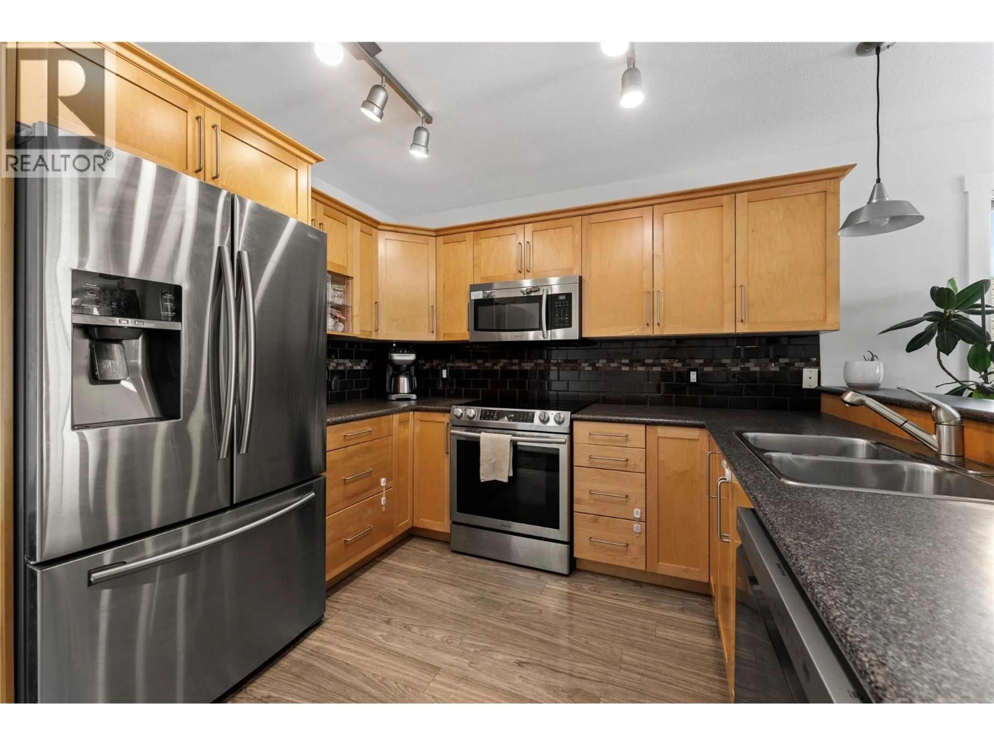Standard kitchen, unknown for 2334 SHANNON HEIGHTS PLACE, West Kelowna British Columbia V4T2V2