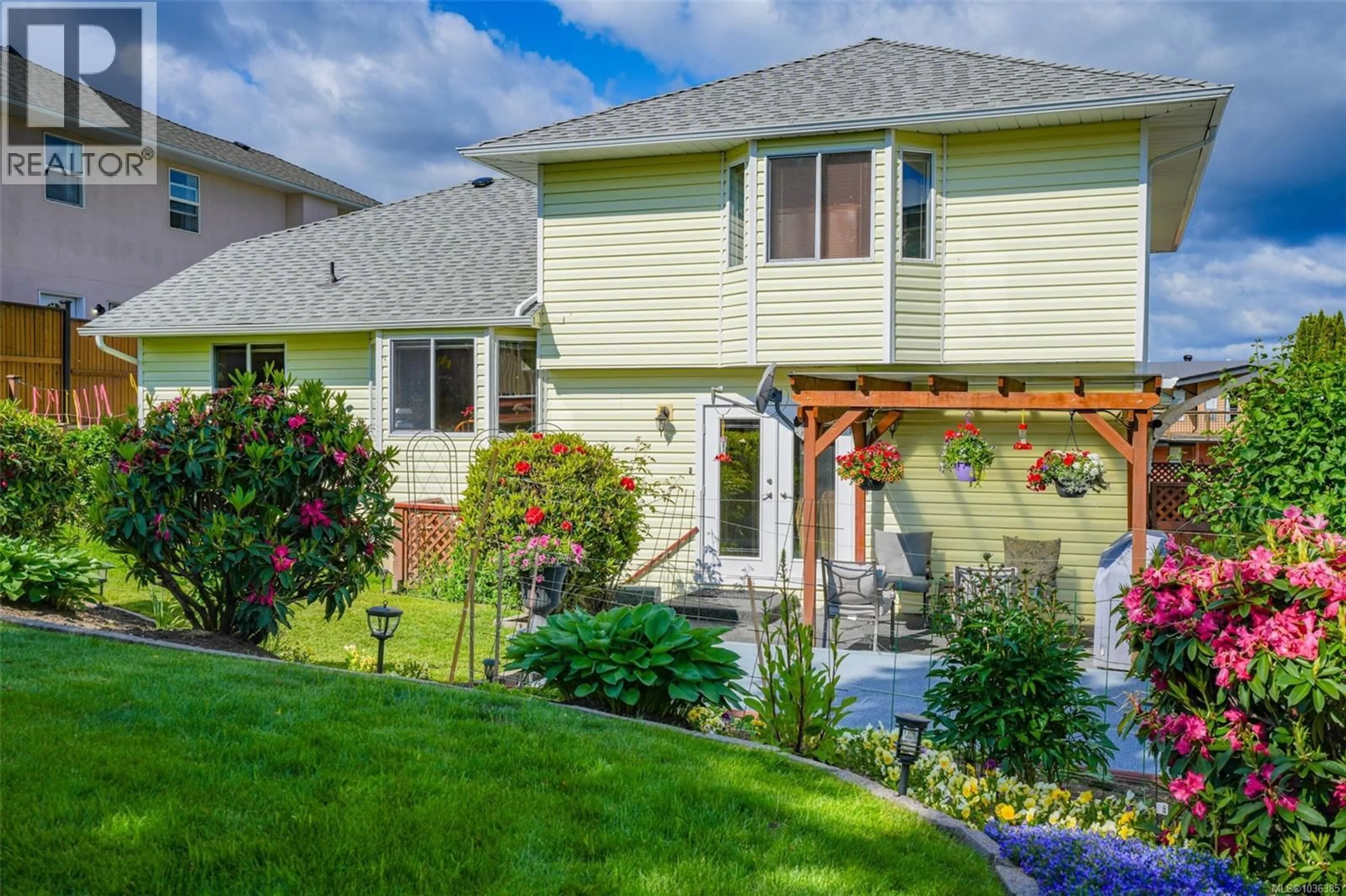 Home with vinyl exterior material, street for 3141 MCNAUGHTON AVENUE, Port Alberni British Columbia V9Y7Z8