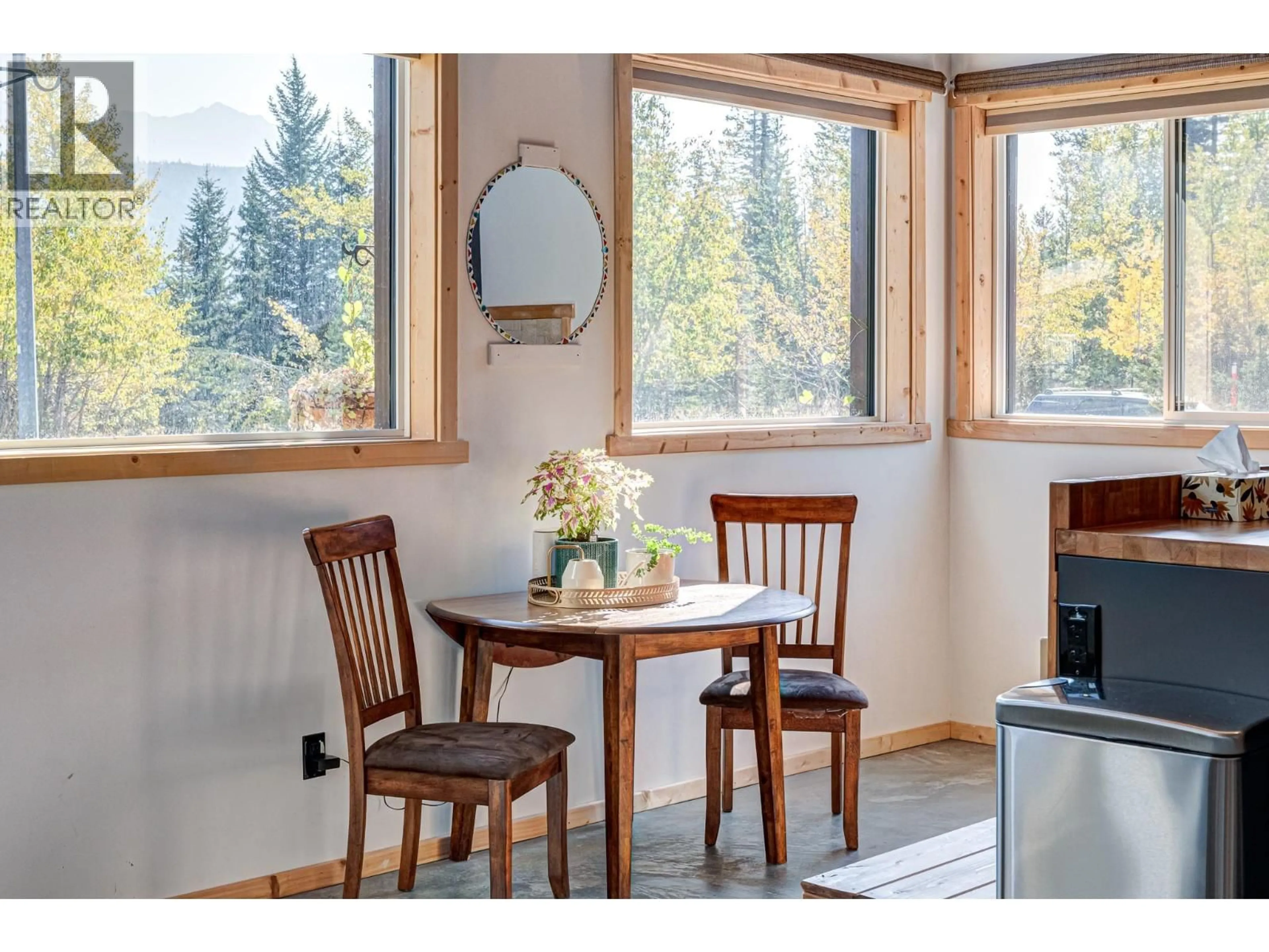 Dining room, wood/laminate floor for 61 DEERBORNE DRIVE, Elkford British Columbia V0B1H0