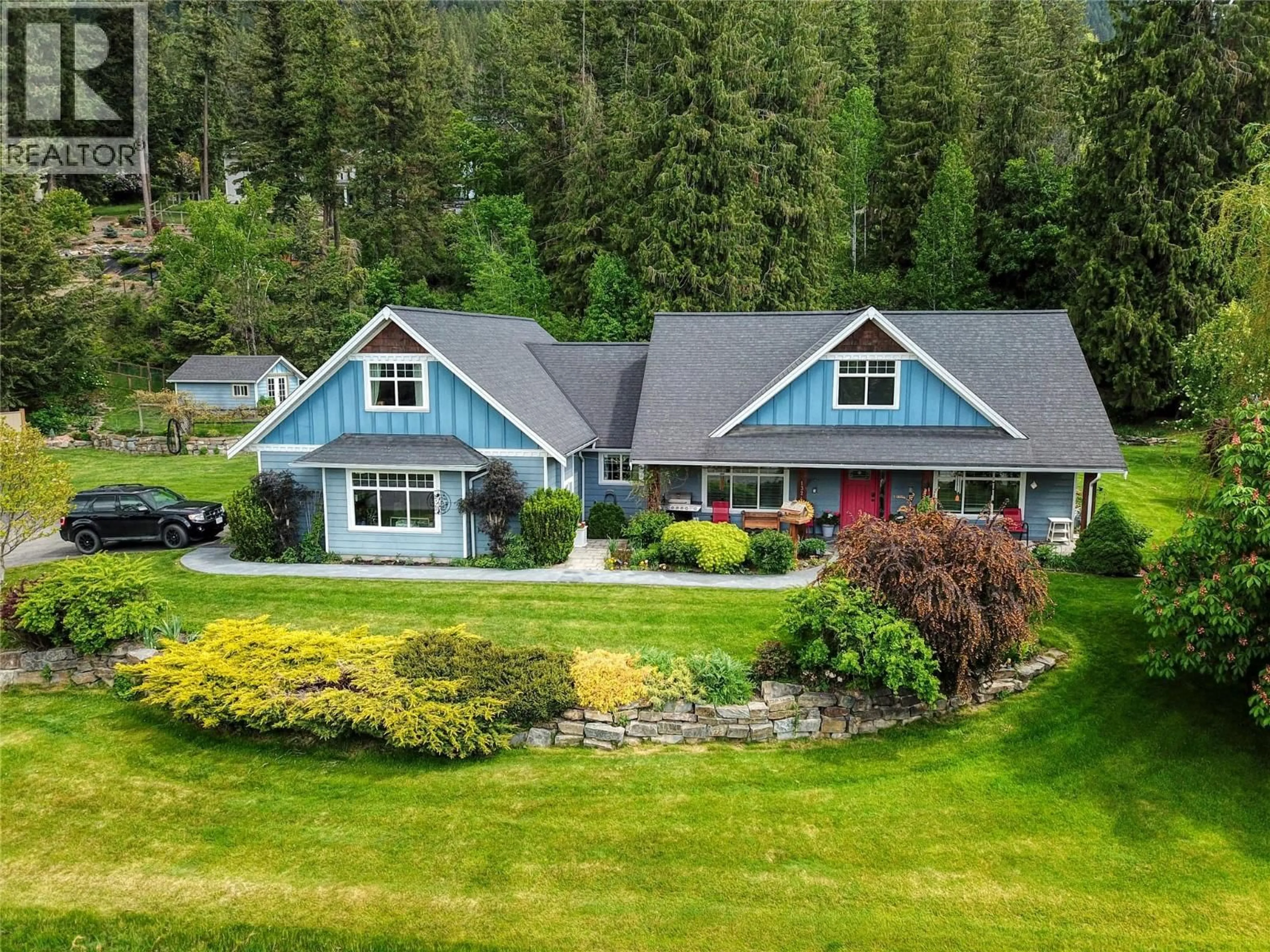 A pic from outside/outdoor area/front of a property/back of a property/a pic from drone, mountain view for 1324 8TH AVENUE NORTH, Creston British Columbia V0B1G6
