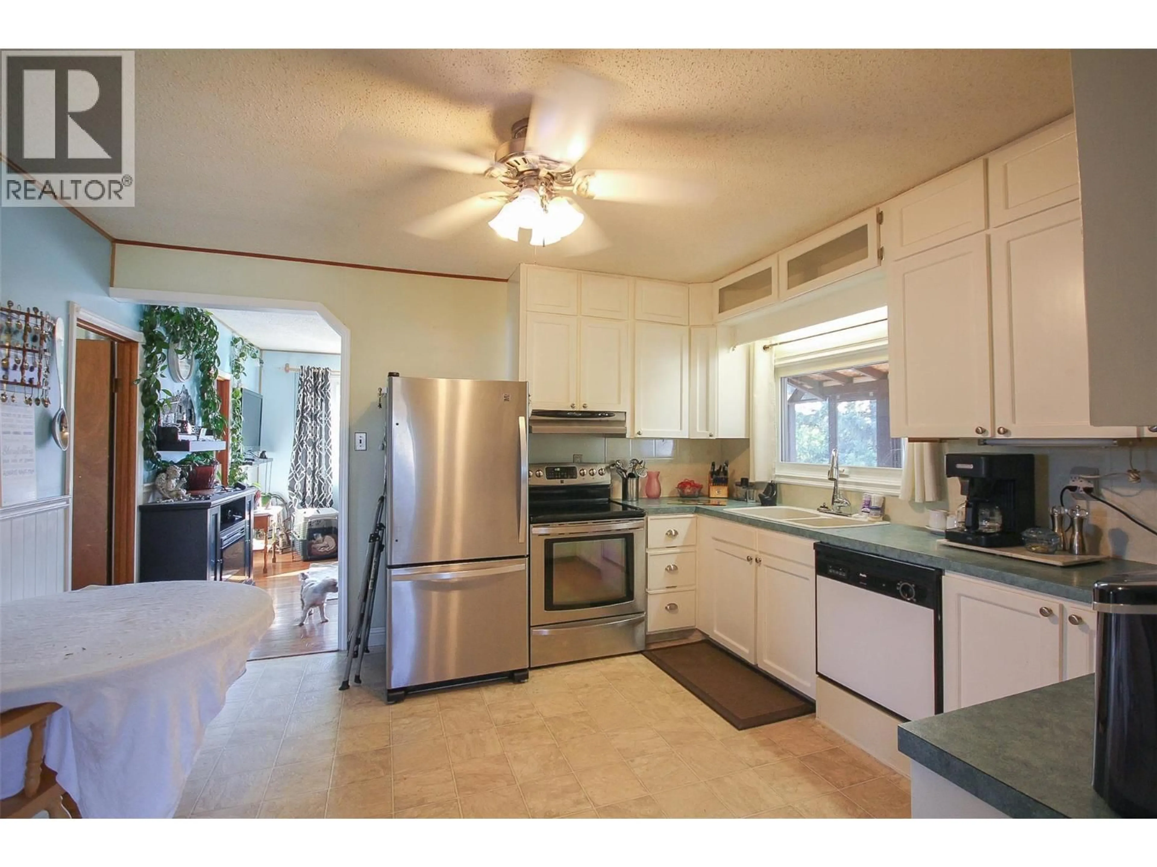 Open concept kitchen, ceramic/tile floor for 11609 9 STREET, Dawson Creek British Columbia V1G3S8