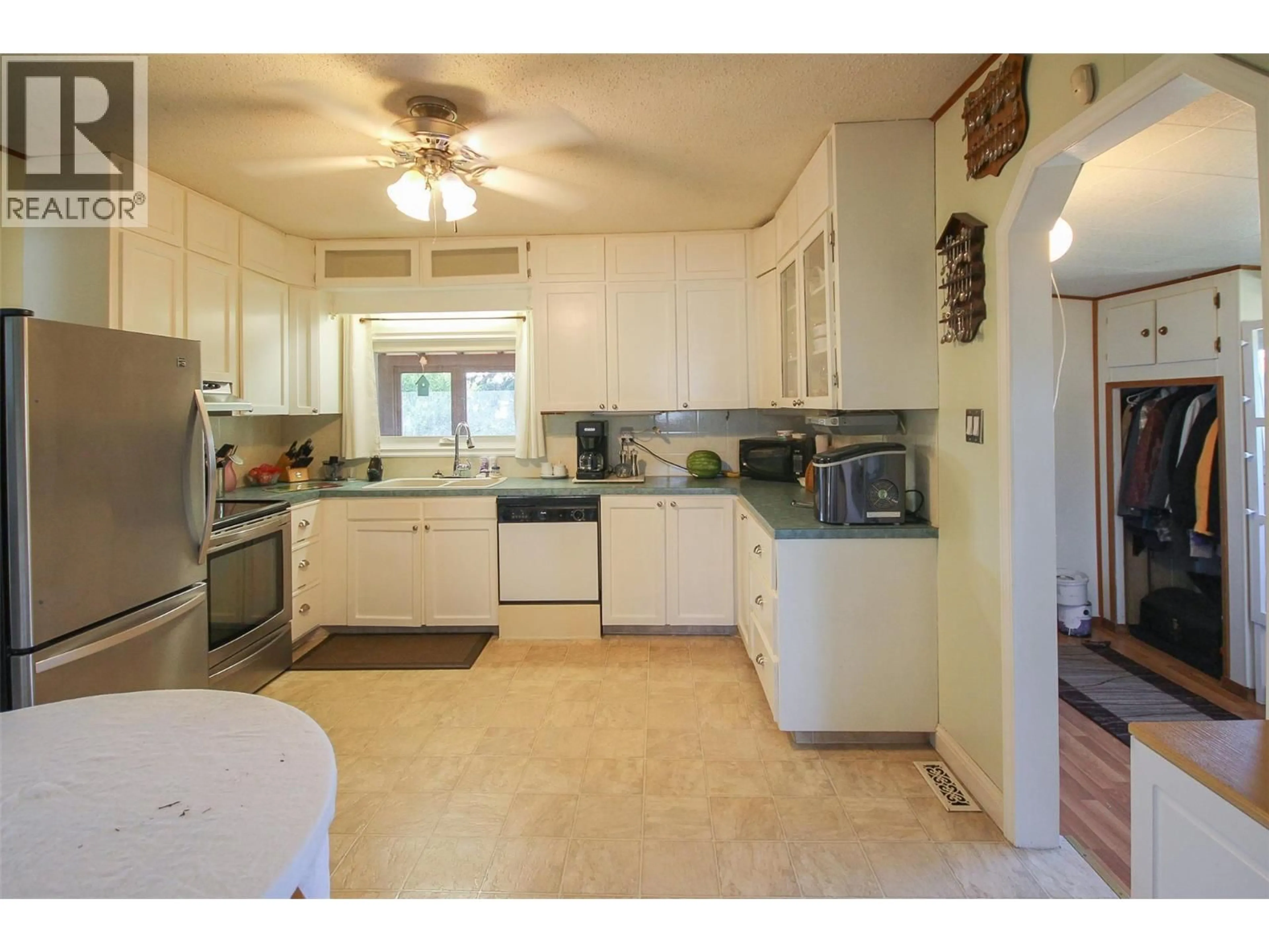 Standard kitchen, unknown for 11609 9 STREET, Dawson Creek British Columbia V1G3S8