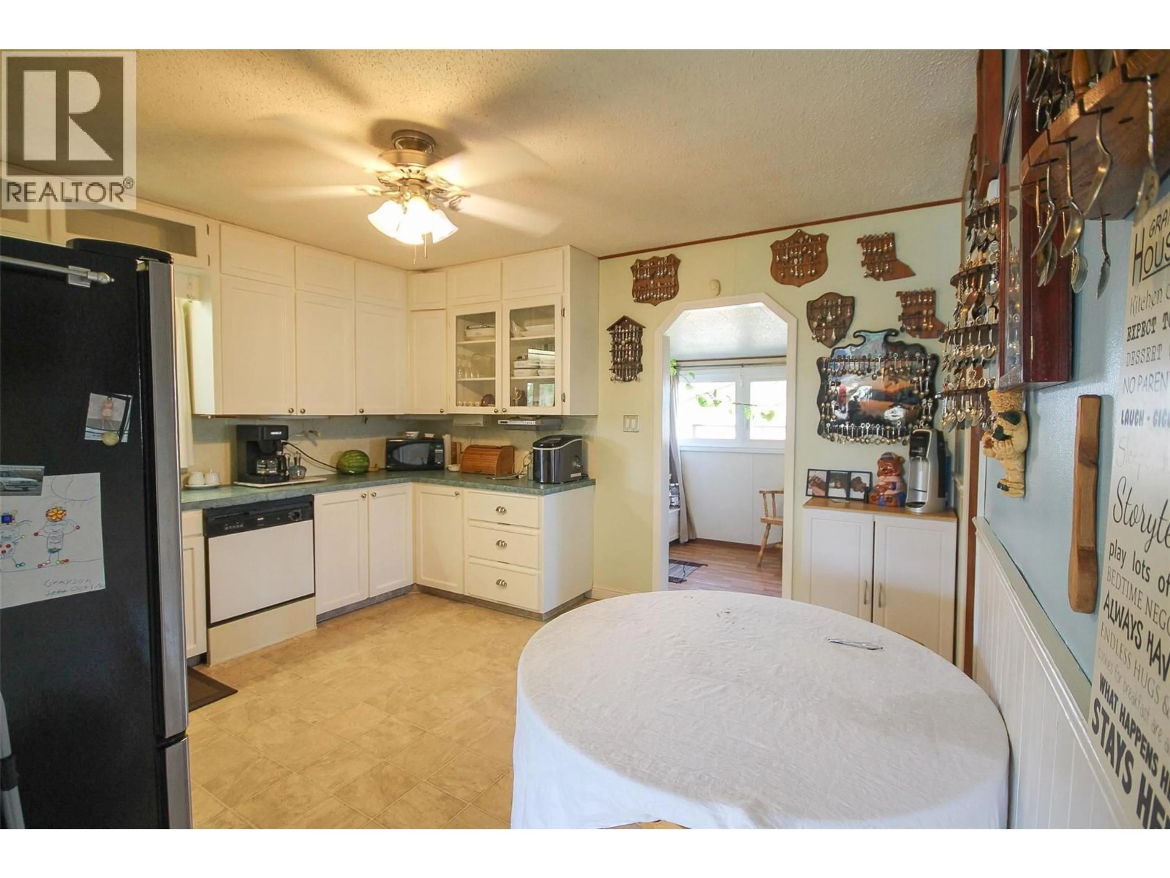 Standard kitchen, ceramic/tile floor for 11609 9 STREET, Dawson Creek British Columbia V1G3S8