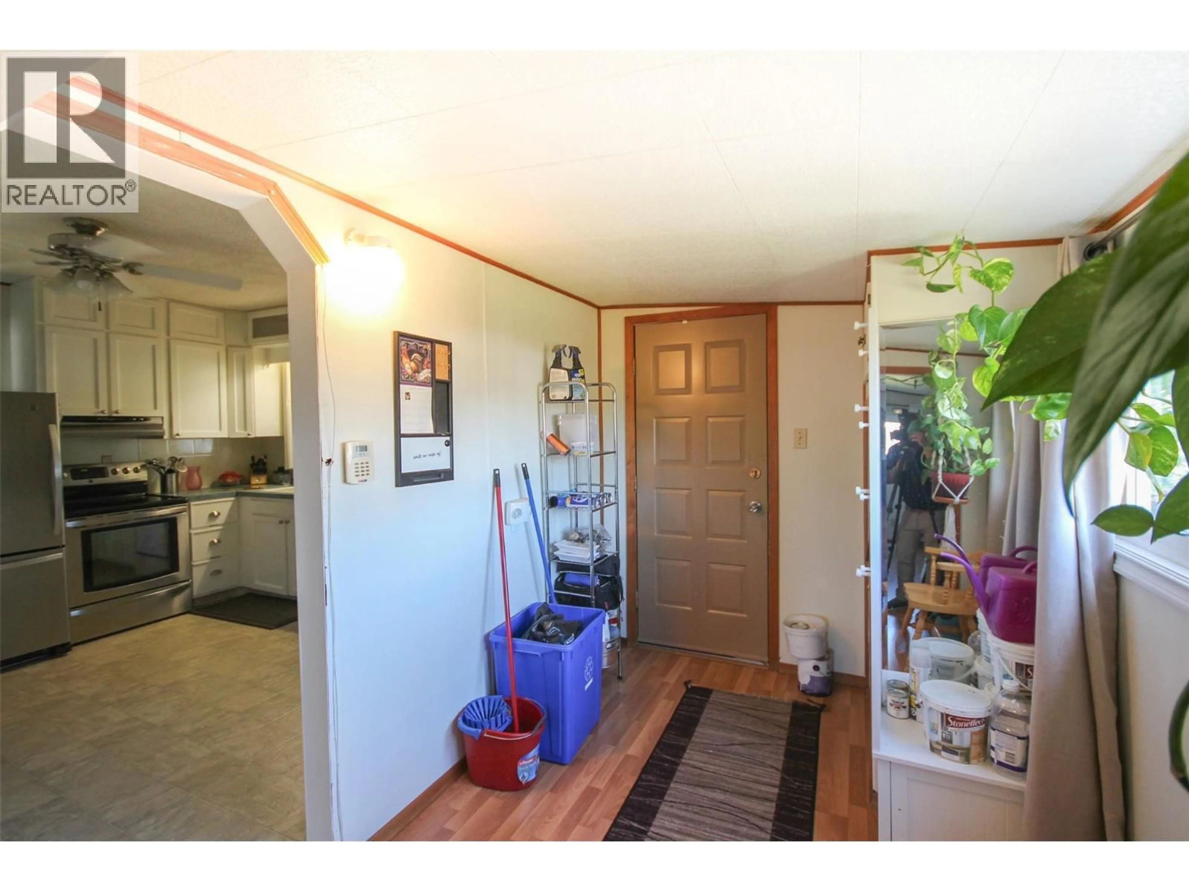 Indoor entryway for 11609 9 STREET, Dawson Creek British Columbia V1G3S8