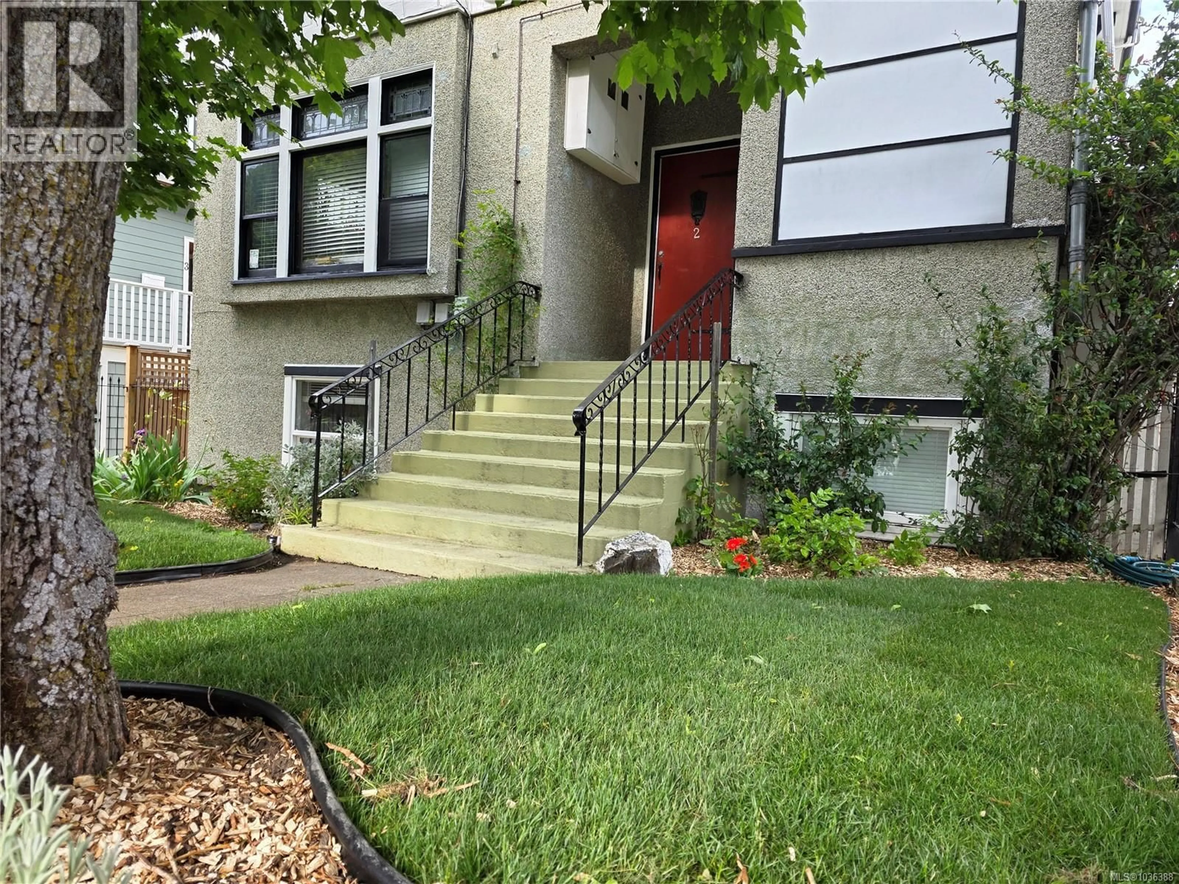 Unknown for 1909 FERNWOOD ROAD, Victoria British Columbia V8T2Y6