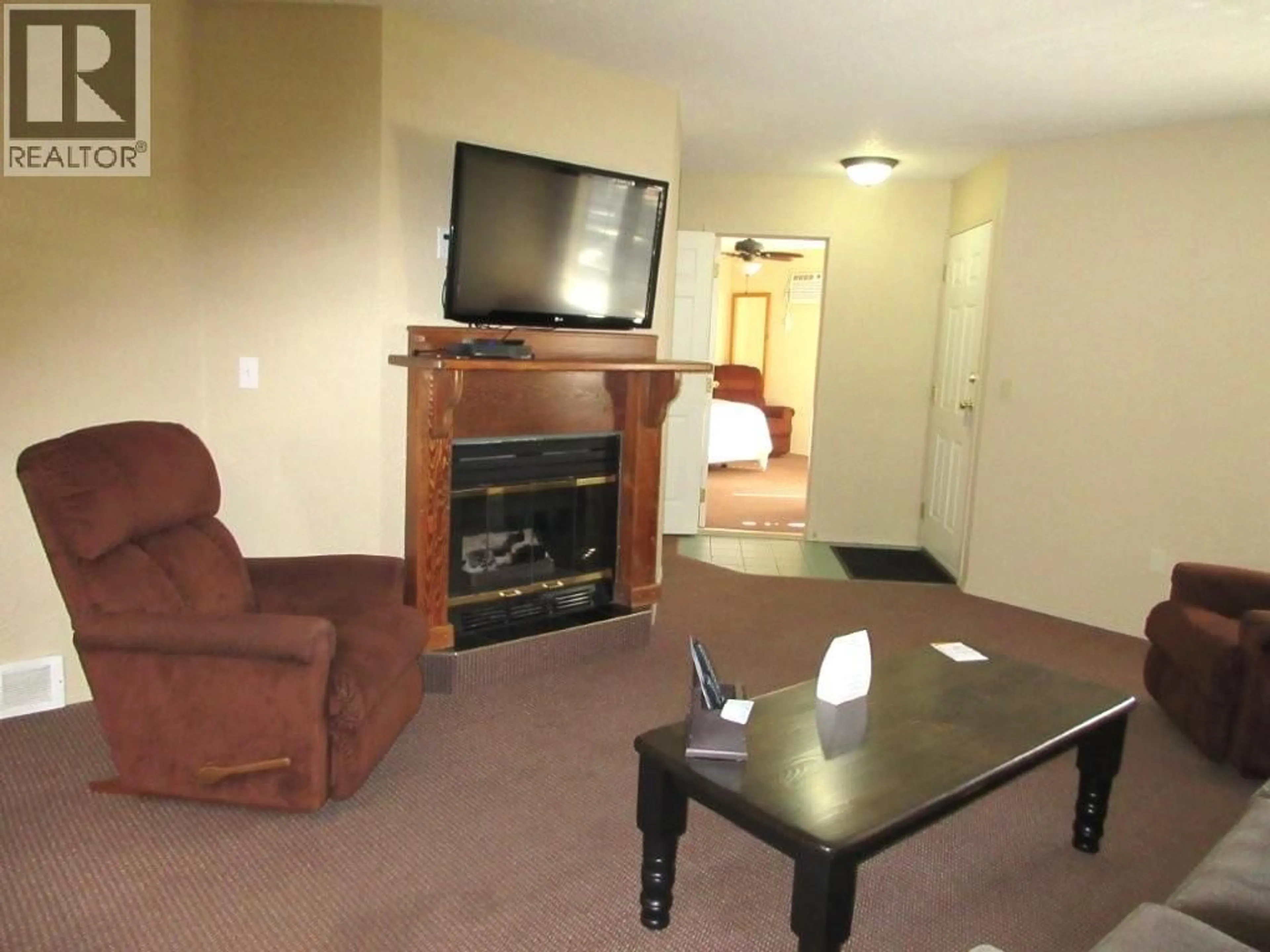 Living room with furniture, unknown for 2526 - 415 COMMONWEALTH ROAD, Kelowna British Columbia V4V2M4