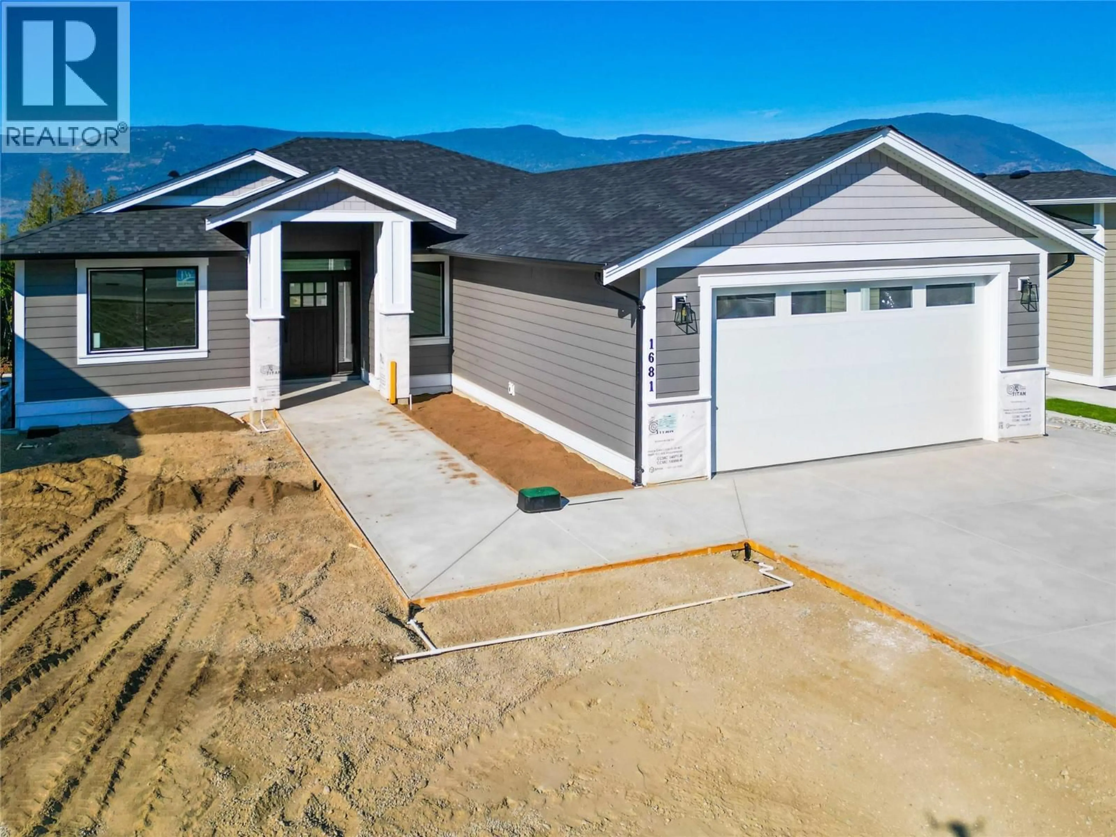 Home with vinyl exterior material, street for 1681 9 STREET SOUTHEAST, Salmon Arm British Columbia V1E0G9