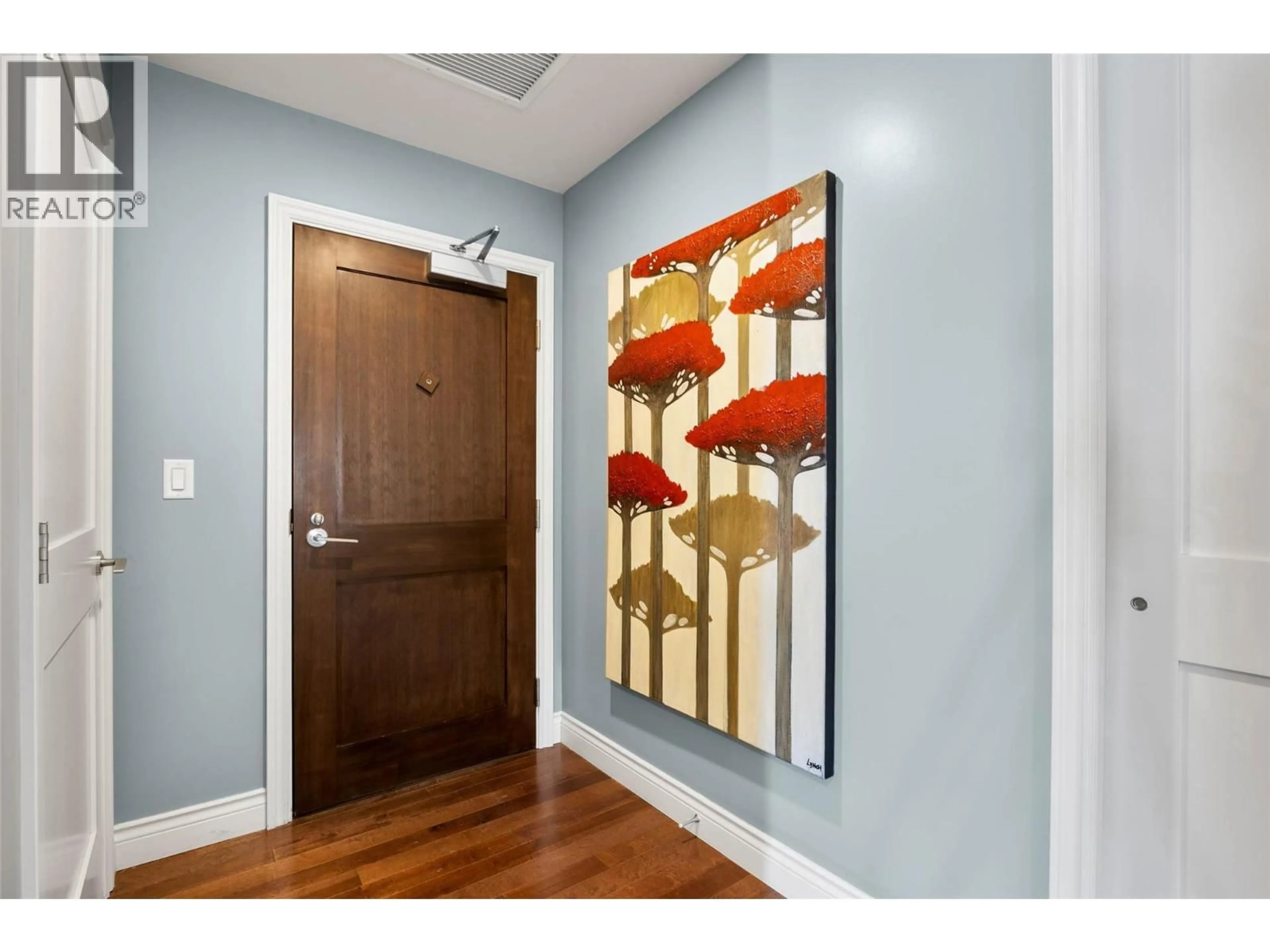 Indoor entryway for 202 - 370 BATTLE STREET, Kamloops British Columbia V2C2L6