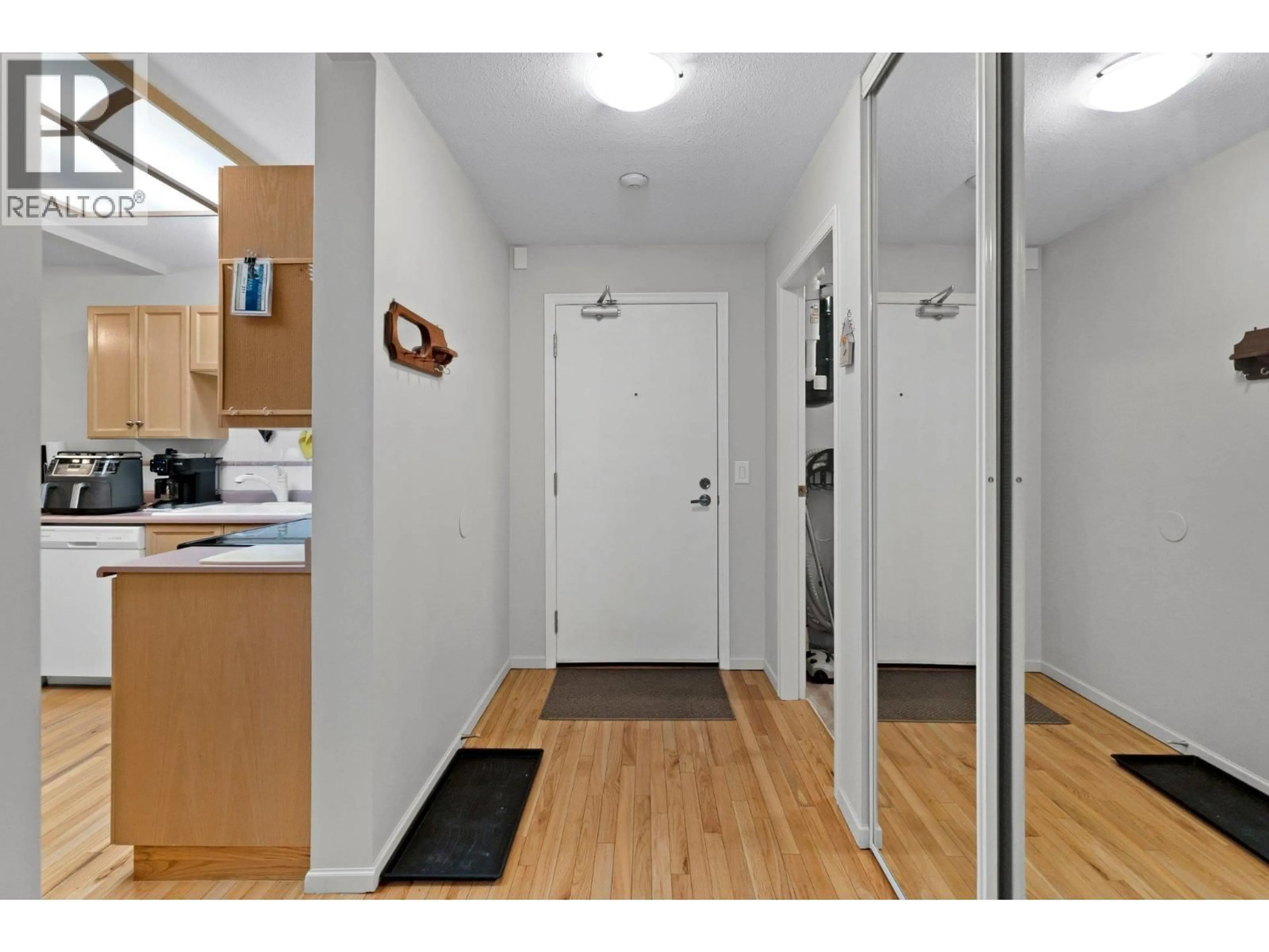 Indoor entryway for 211 - 730 BADKE ROAD, Kelowna British Columbia V1X6G9