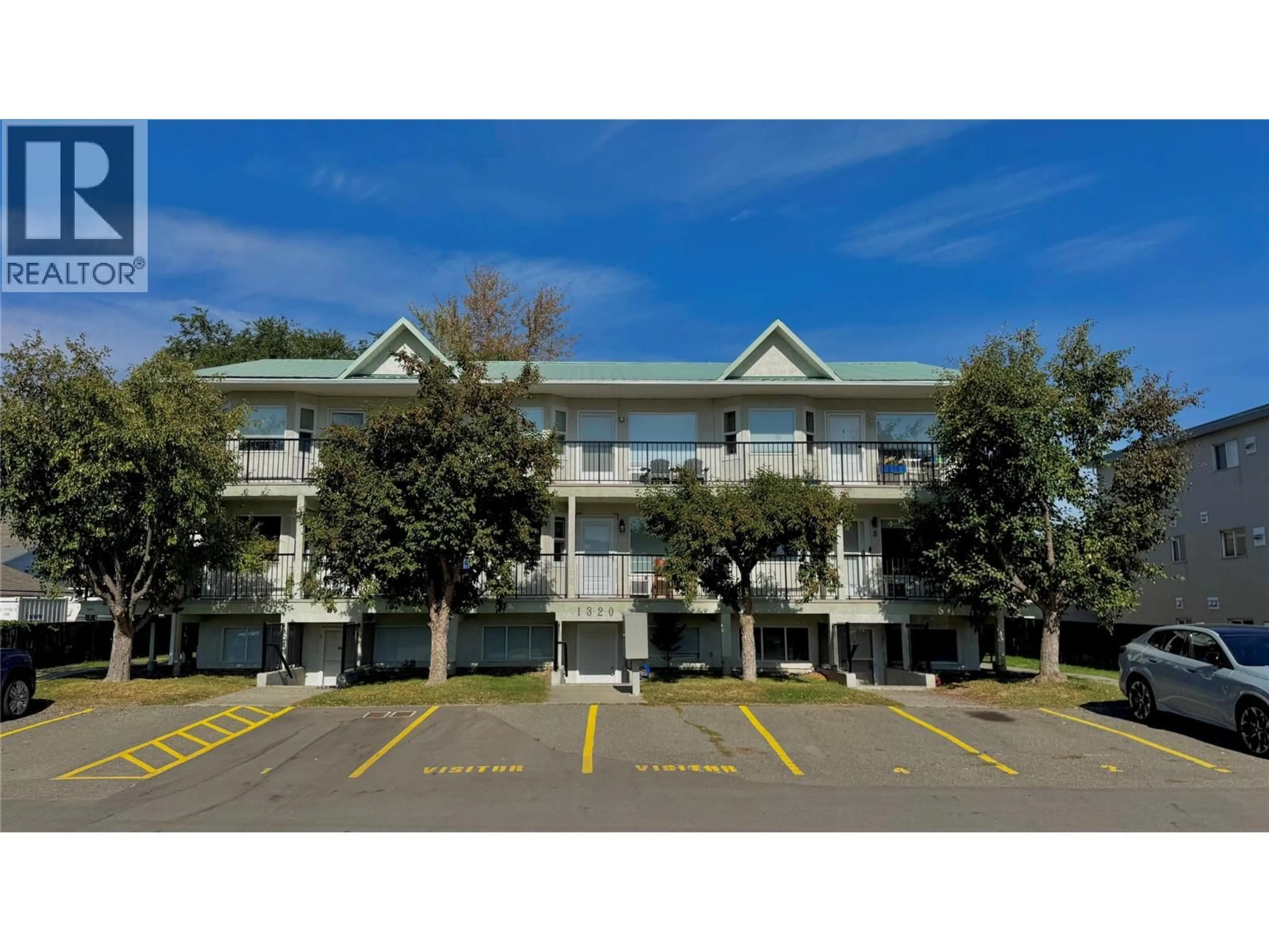 Patio, building for 4 - 1320 SELKIRK AVENUE, Kamloops British Columbia V2B1V7