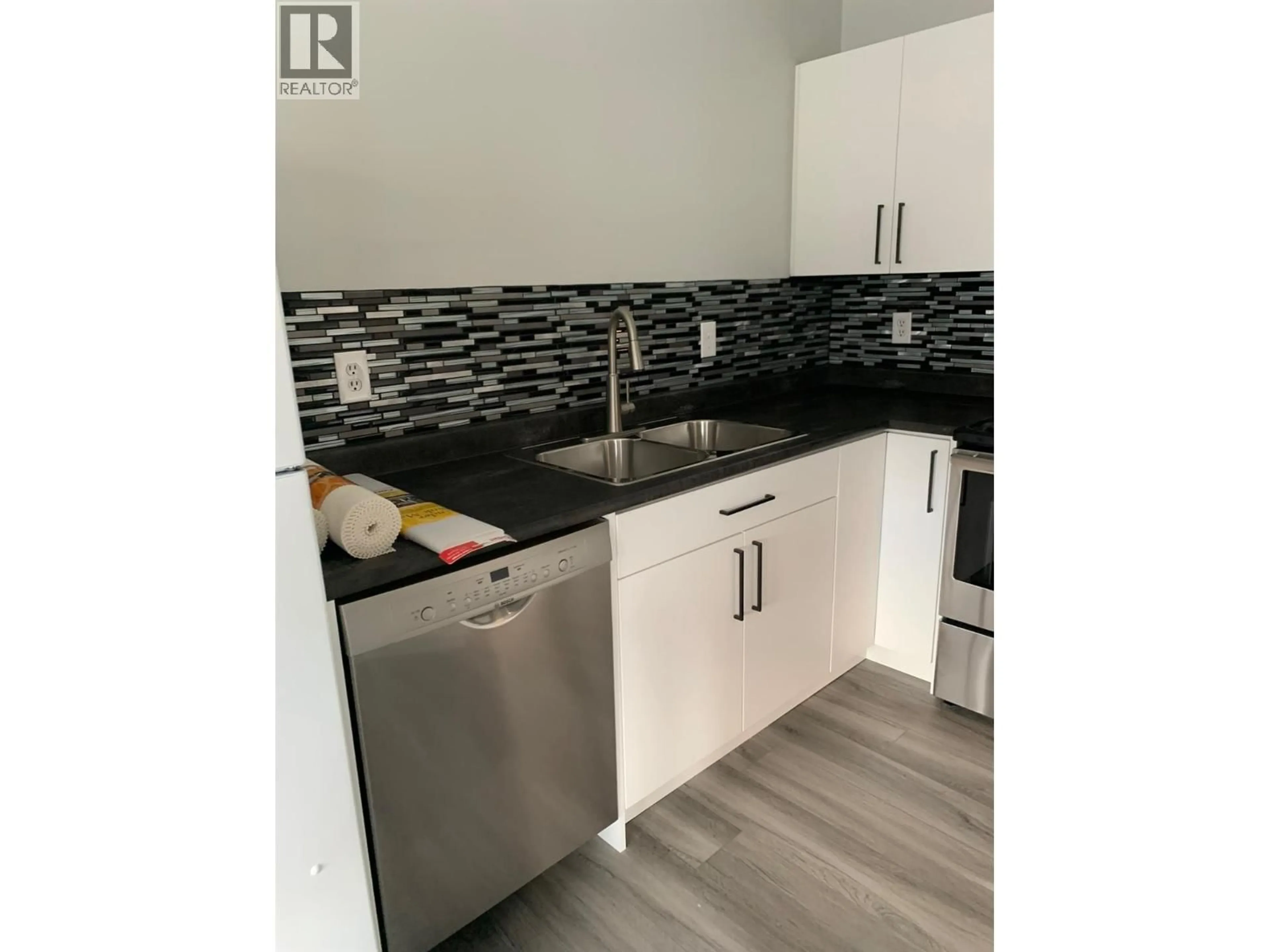 Standard kitchen, unknown for 4 - 1320 SELKIRK AVENUE, Kamloops British Columbia V2B1V7