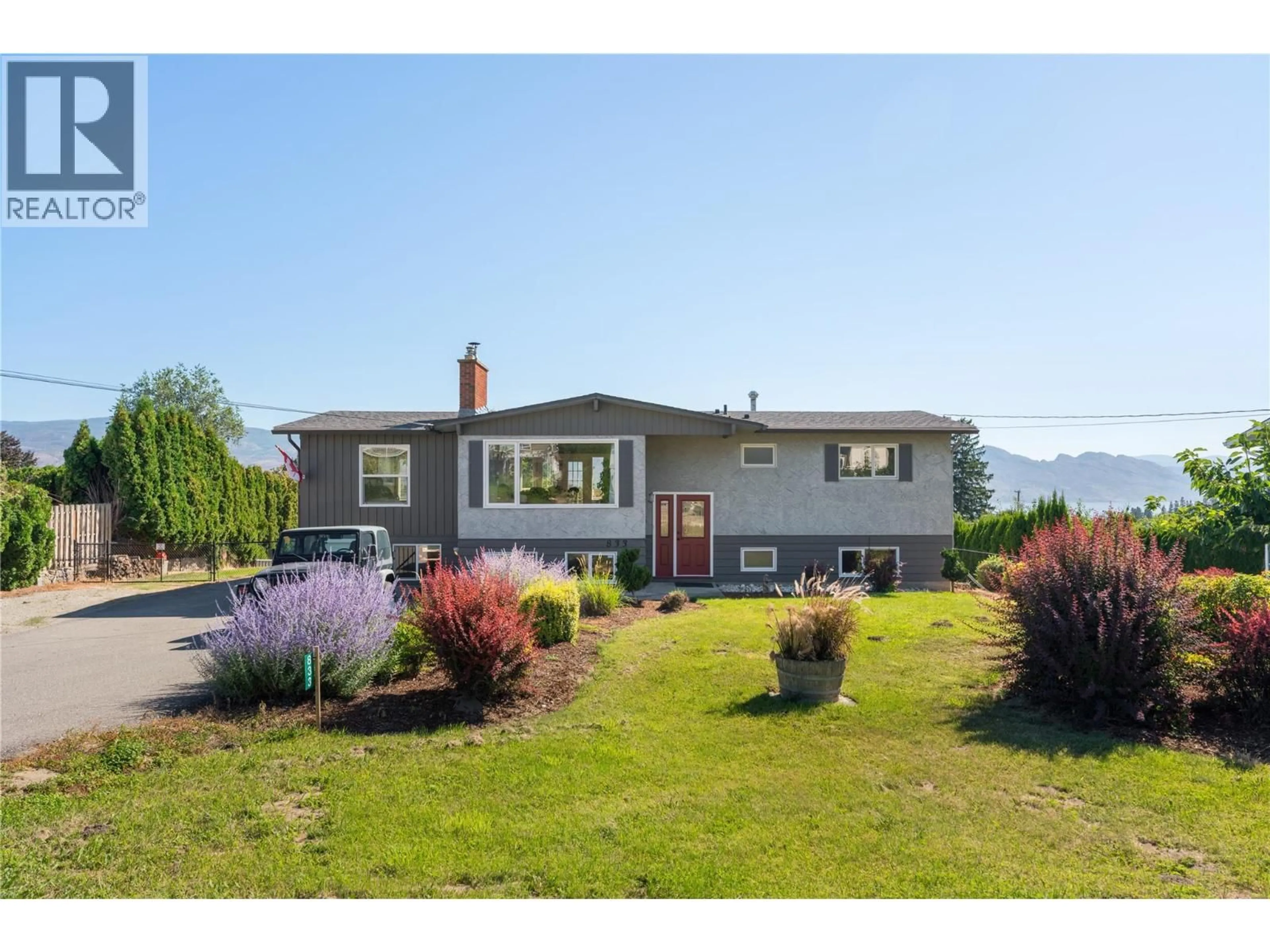 Home with vinyl exterior material, mountain view for 833 HAWTHORNE ROAD, West Kelowna British Columbia V1Z1N5