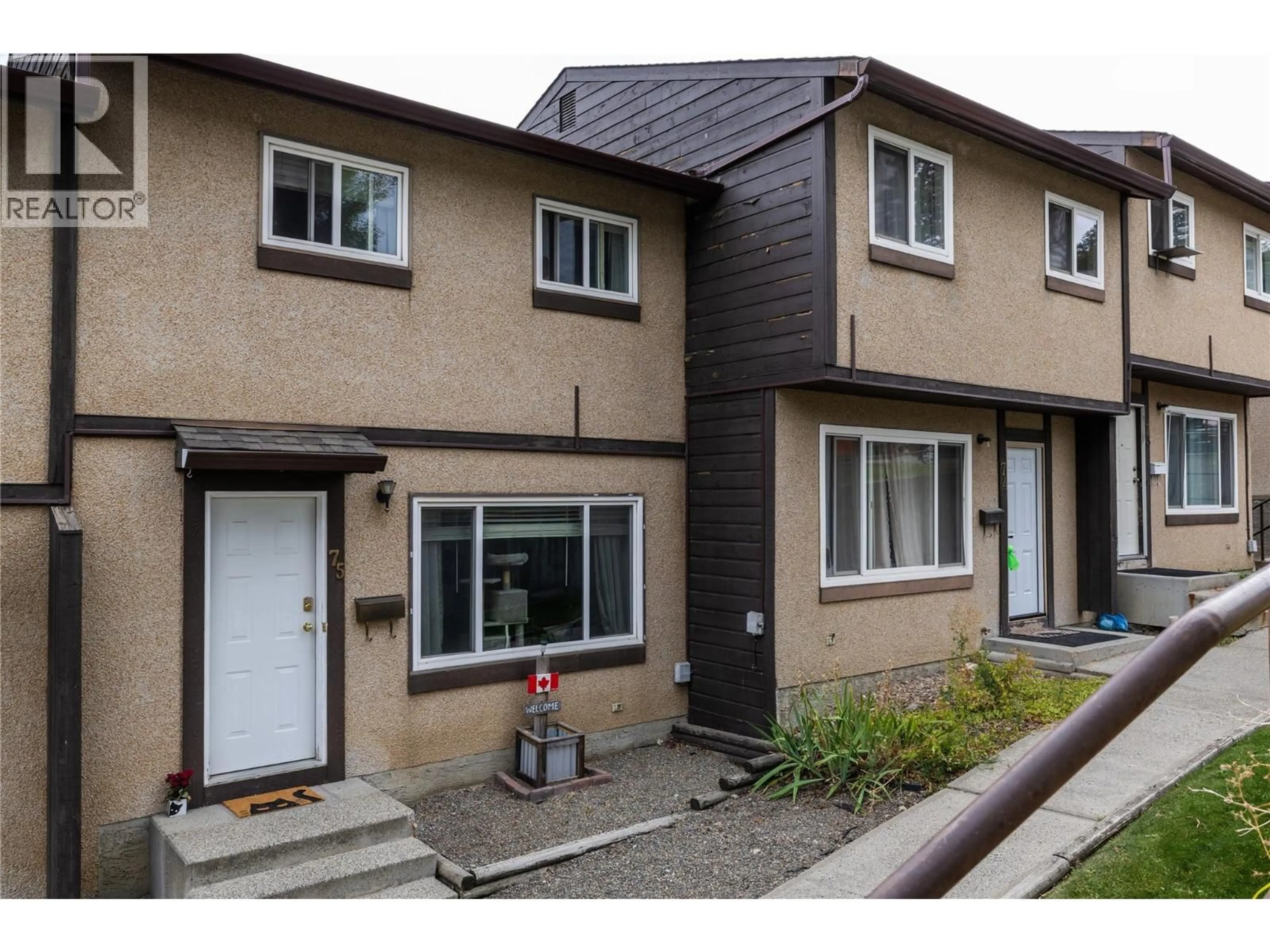 Home with vinyl exterior material, street for 75 - 1605 SUMMIT DRIVE, Kamloops British Columbia V2E2A5