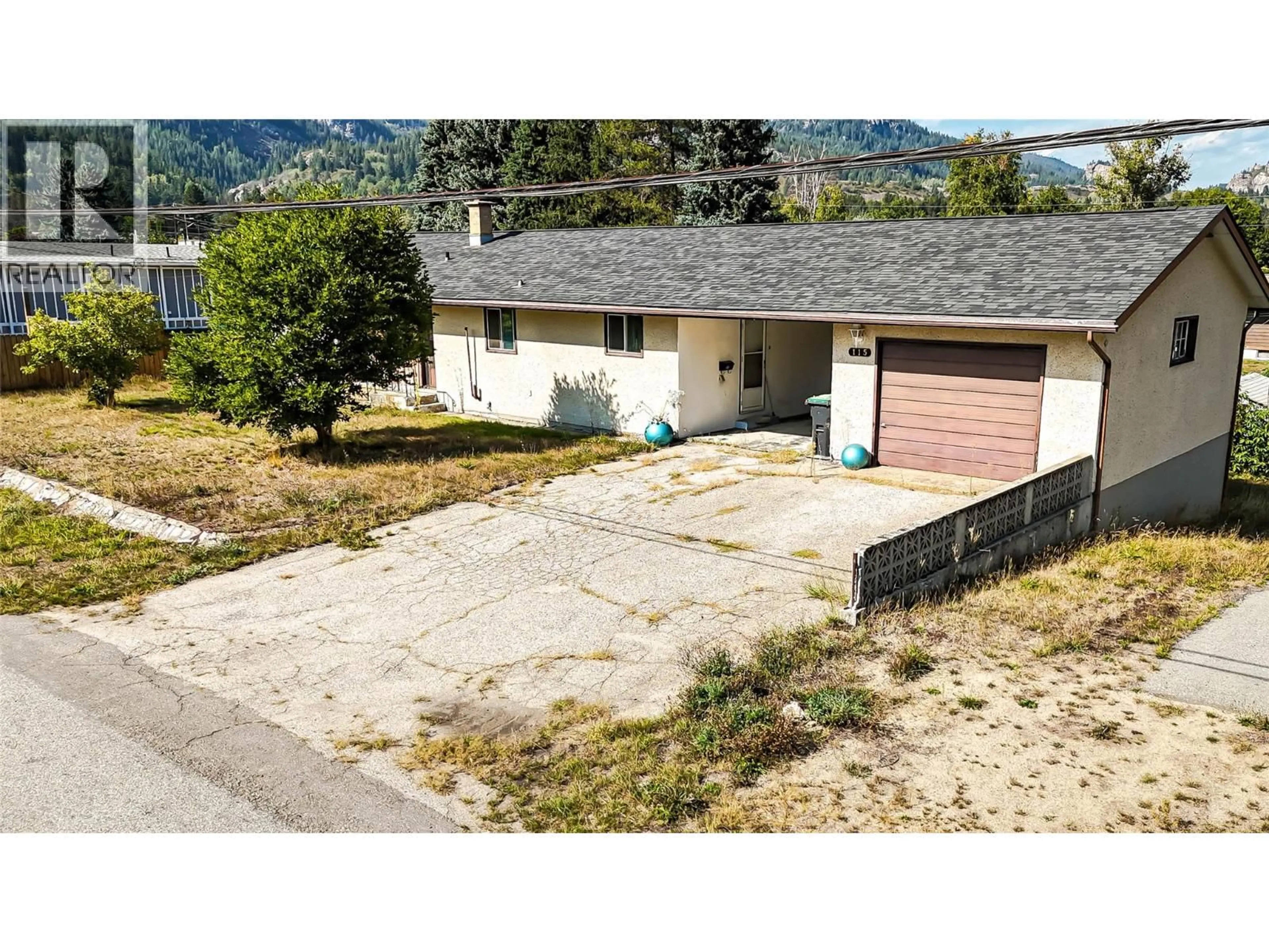 A pic from outside/outdoor area/front of a property/back of a property/a pic from drone, unknown for 115 101ST STREET, Castlegar British Columbia V1N3E3
