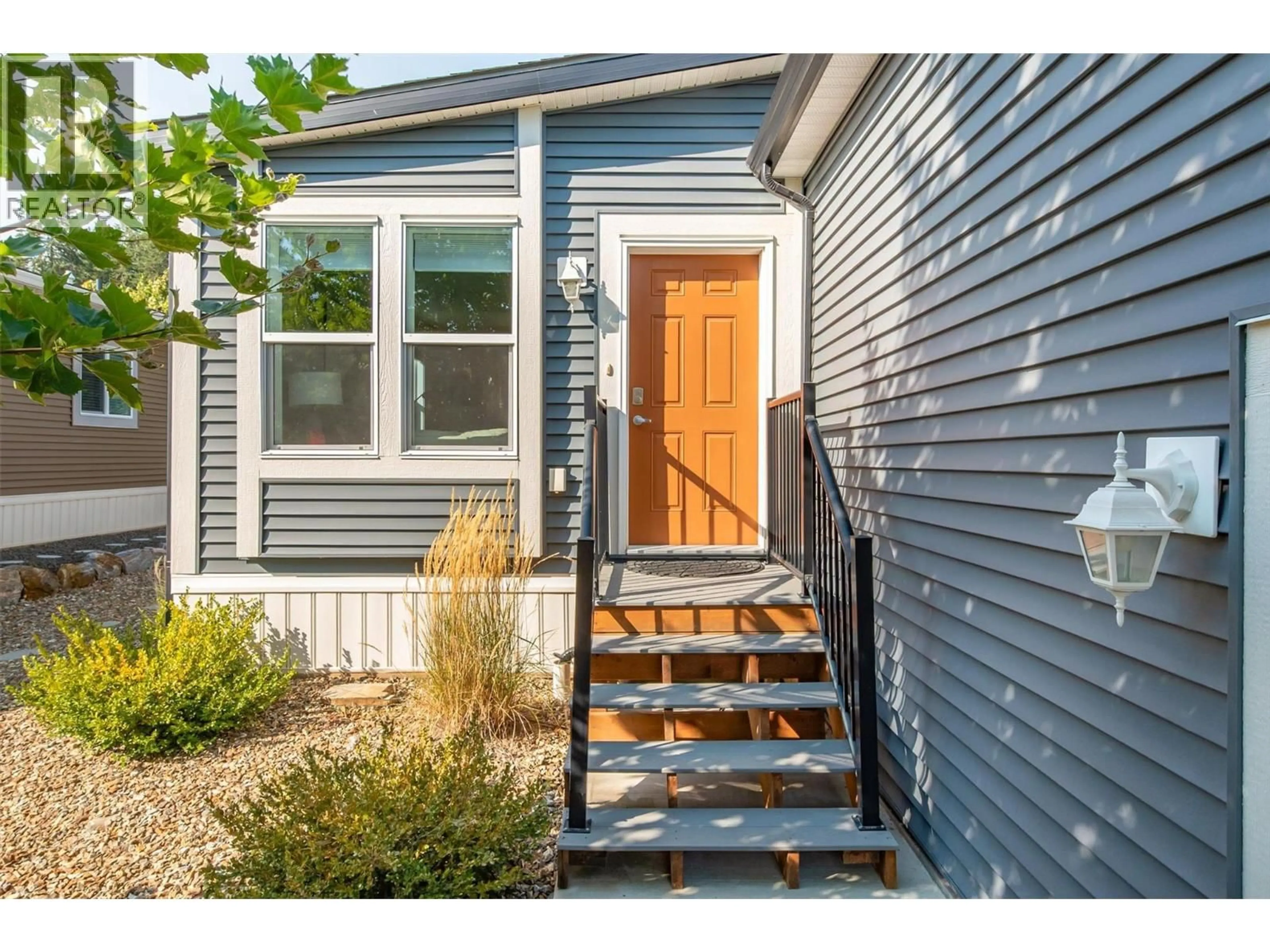 Home with vinyl exterior material, street for 46 - 1835 NANCEE WAY COURT, Kelowna British Columbia V1Z4C1