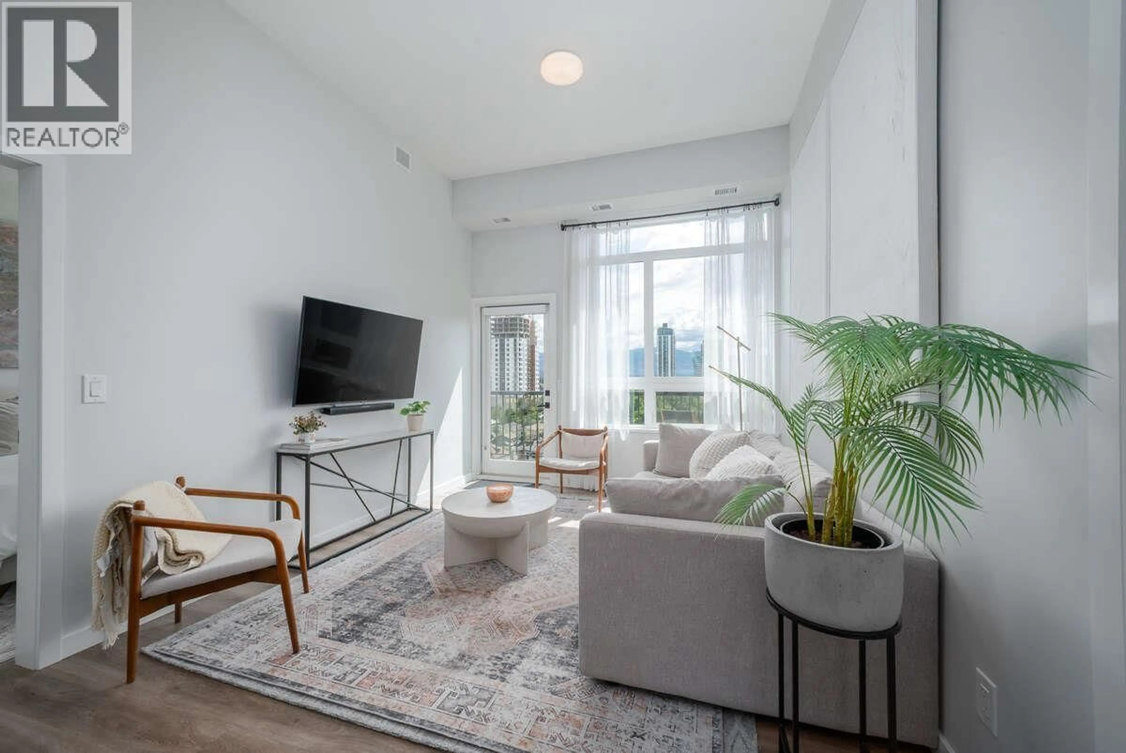 Living room with furniture, unknown for 605 - 1215 ST PAUL STREET, Kelowna British Columbia V1Y2C7
