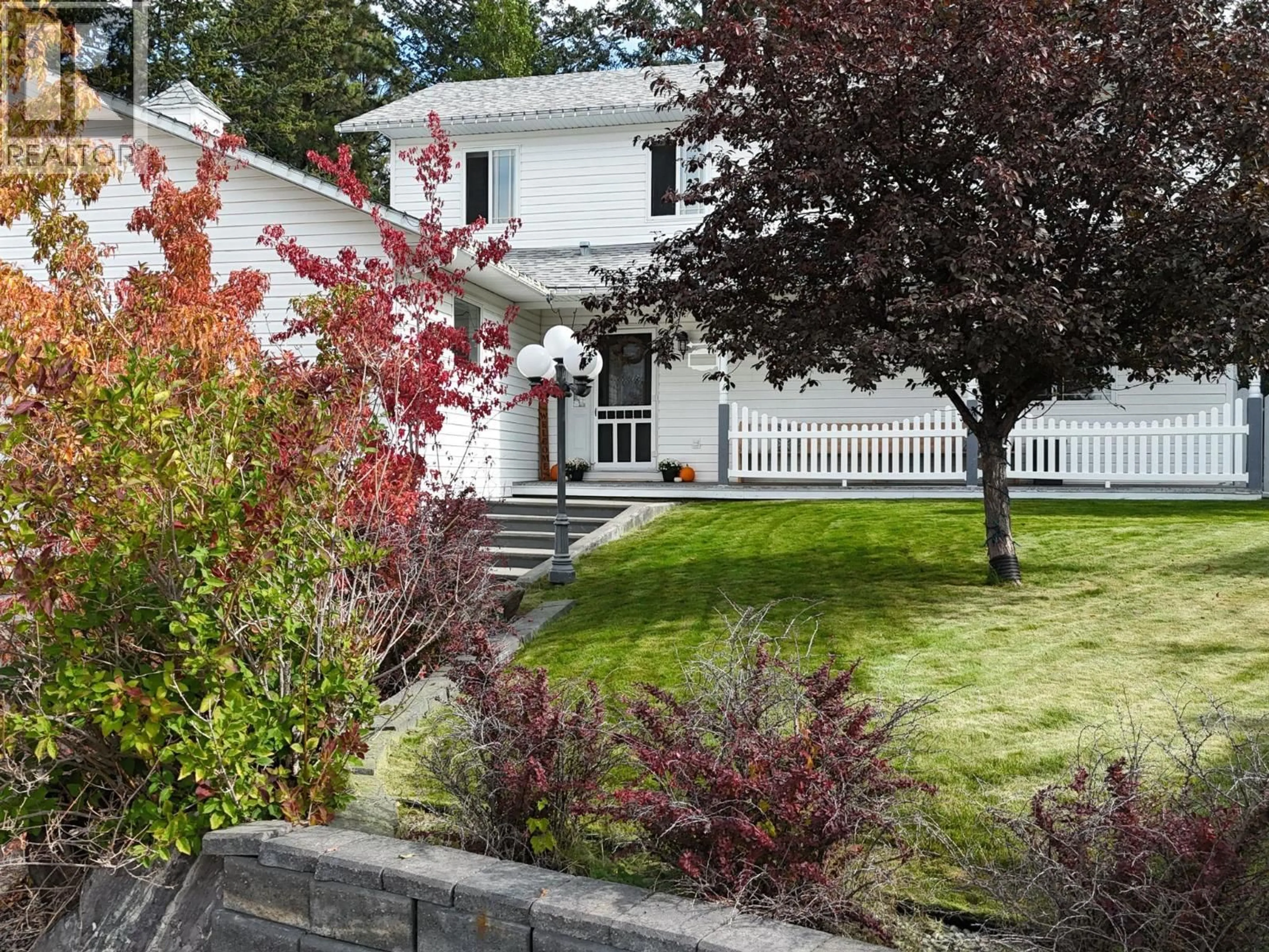 Home with vinyl exterior material, street for 1646 MT PYRAMID CRESCENT, Cranbrook British Columbia V1C6N6