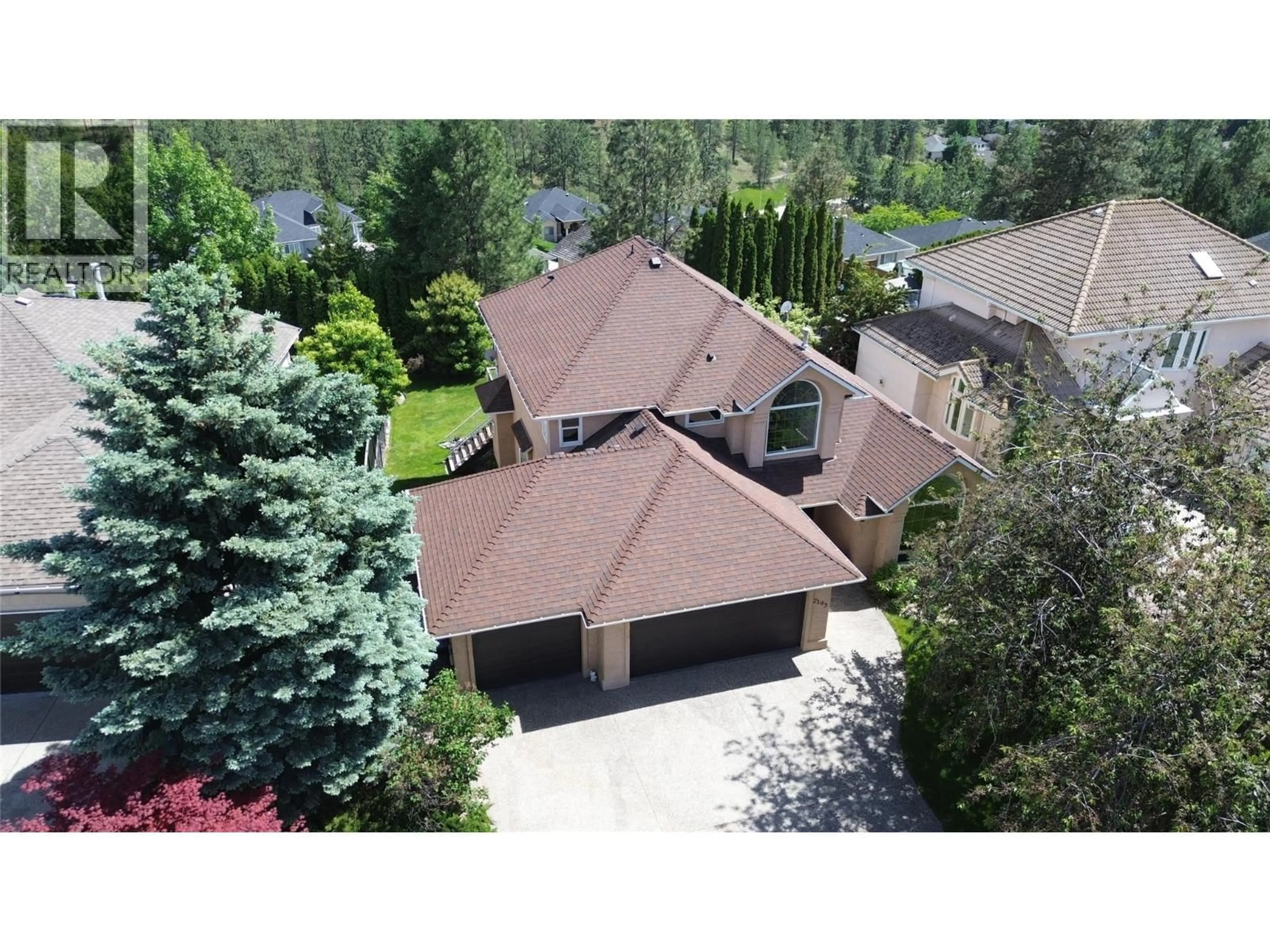 A pic from outside/outdoor area/front of a property/back of a property/a pic from drone, street for 2193 BRECKENRIDGE COURT, Kelowna British Columbia V1V1W2
