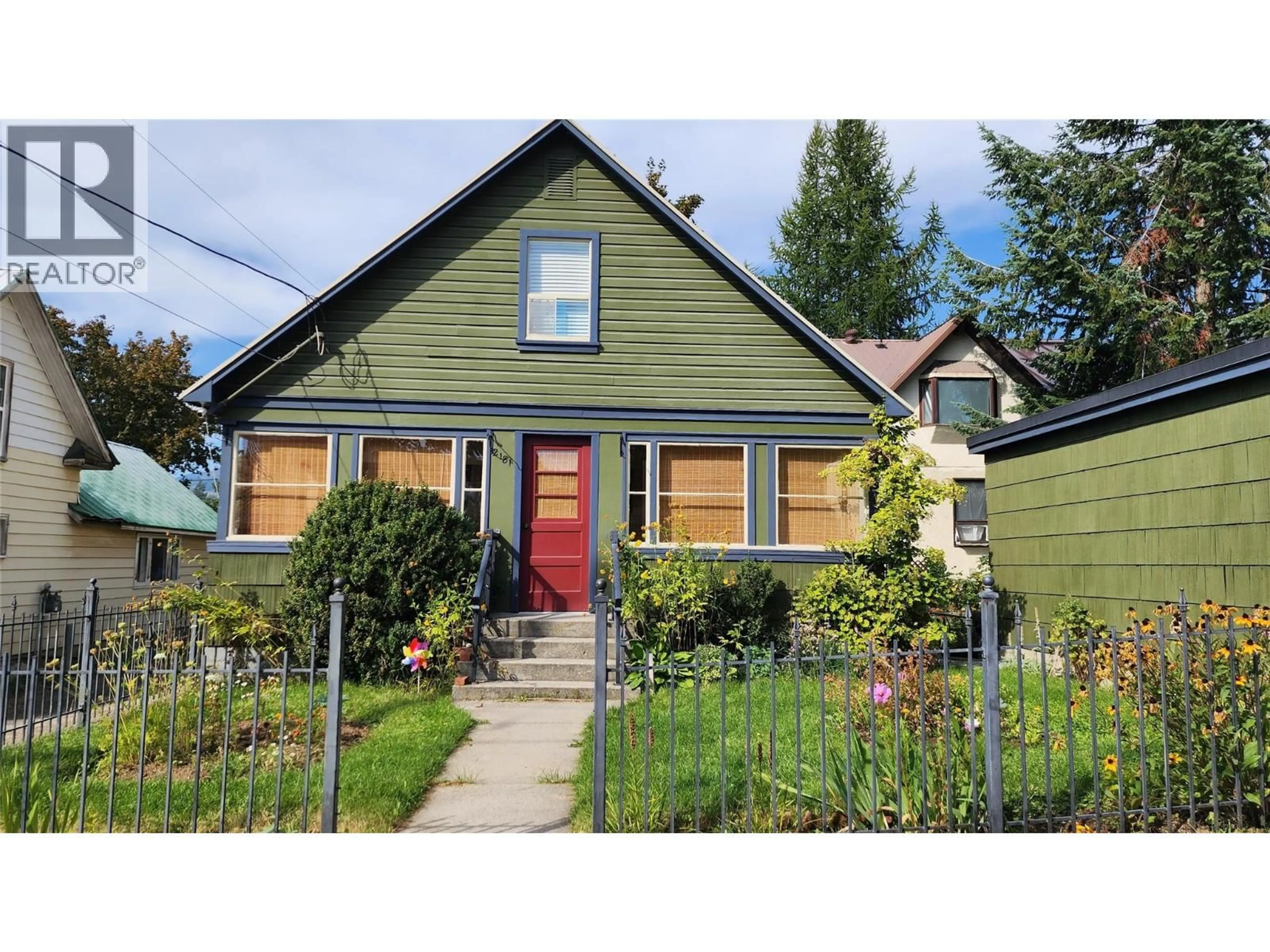 Home with vinyl exterior material, street for 2181 QUEEN STREET, Rossland British Columbia V0G1Y0