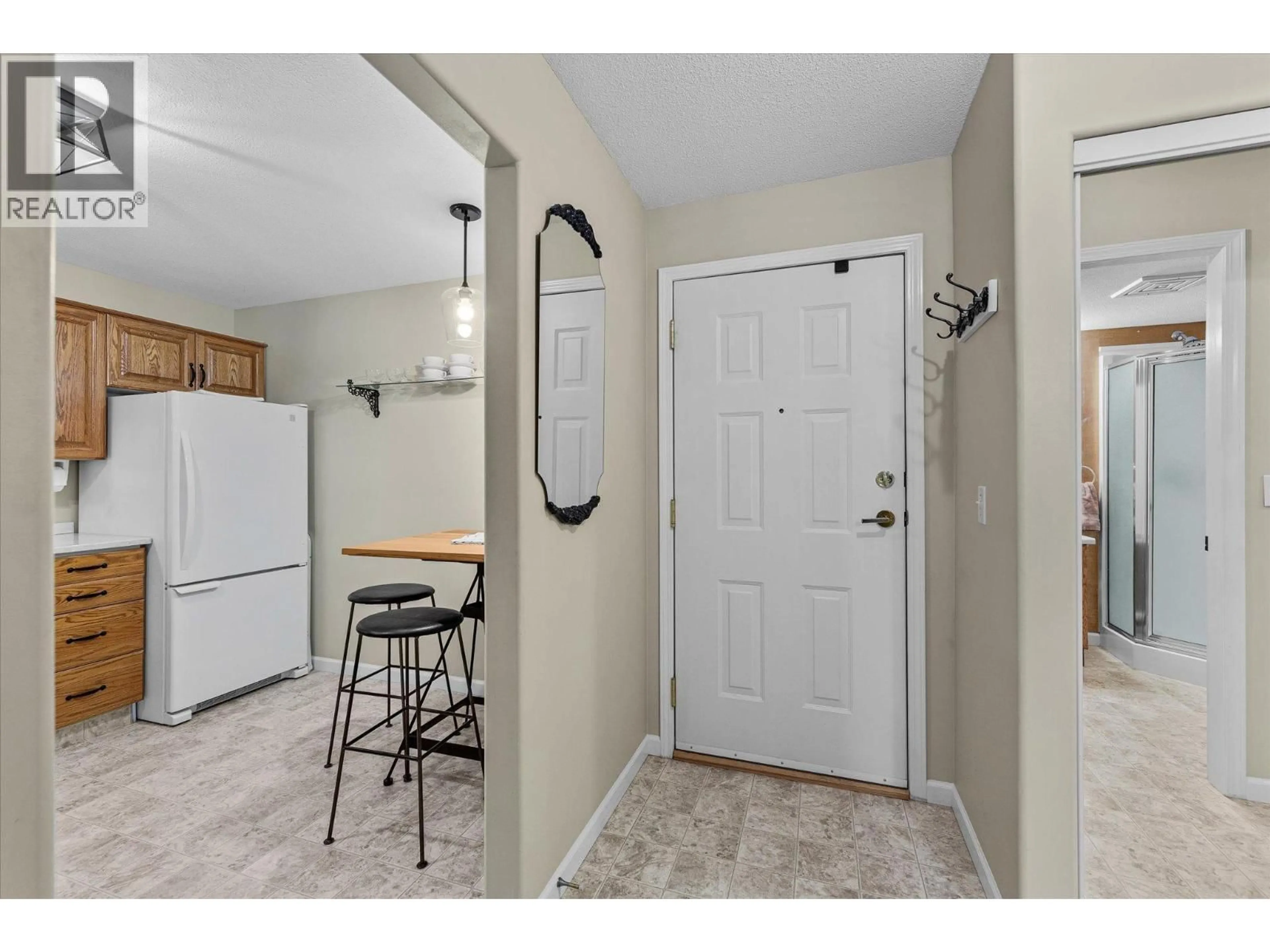 Indoor entryway for 103 - 980 GLENWOOD AVENUE, Kelowna British Columbia V1Y9P1