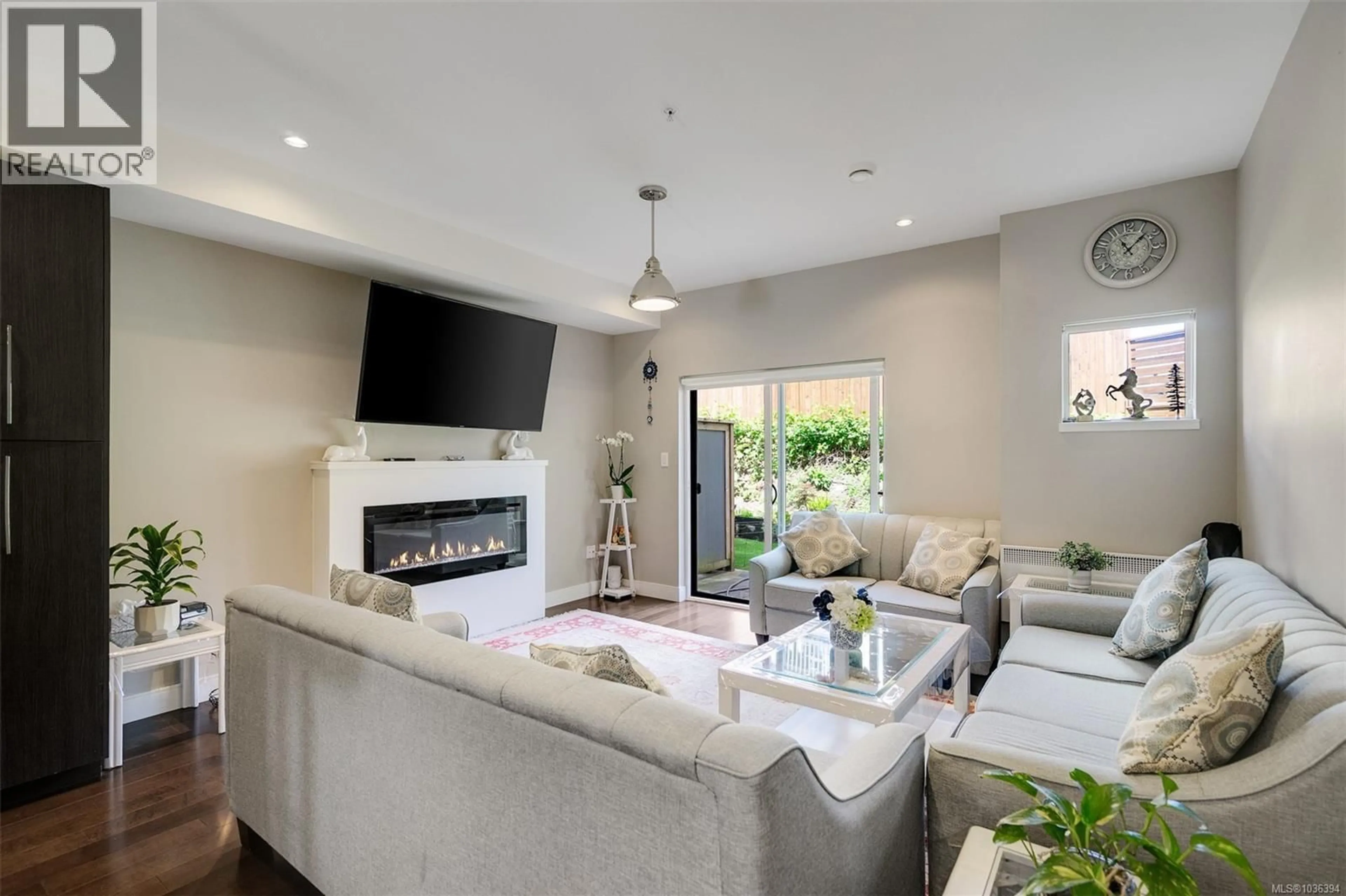 Living room with furniture, unknown for 115 - 300 PHELPS AVENUE, Langford British Columbia V9B6L3