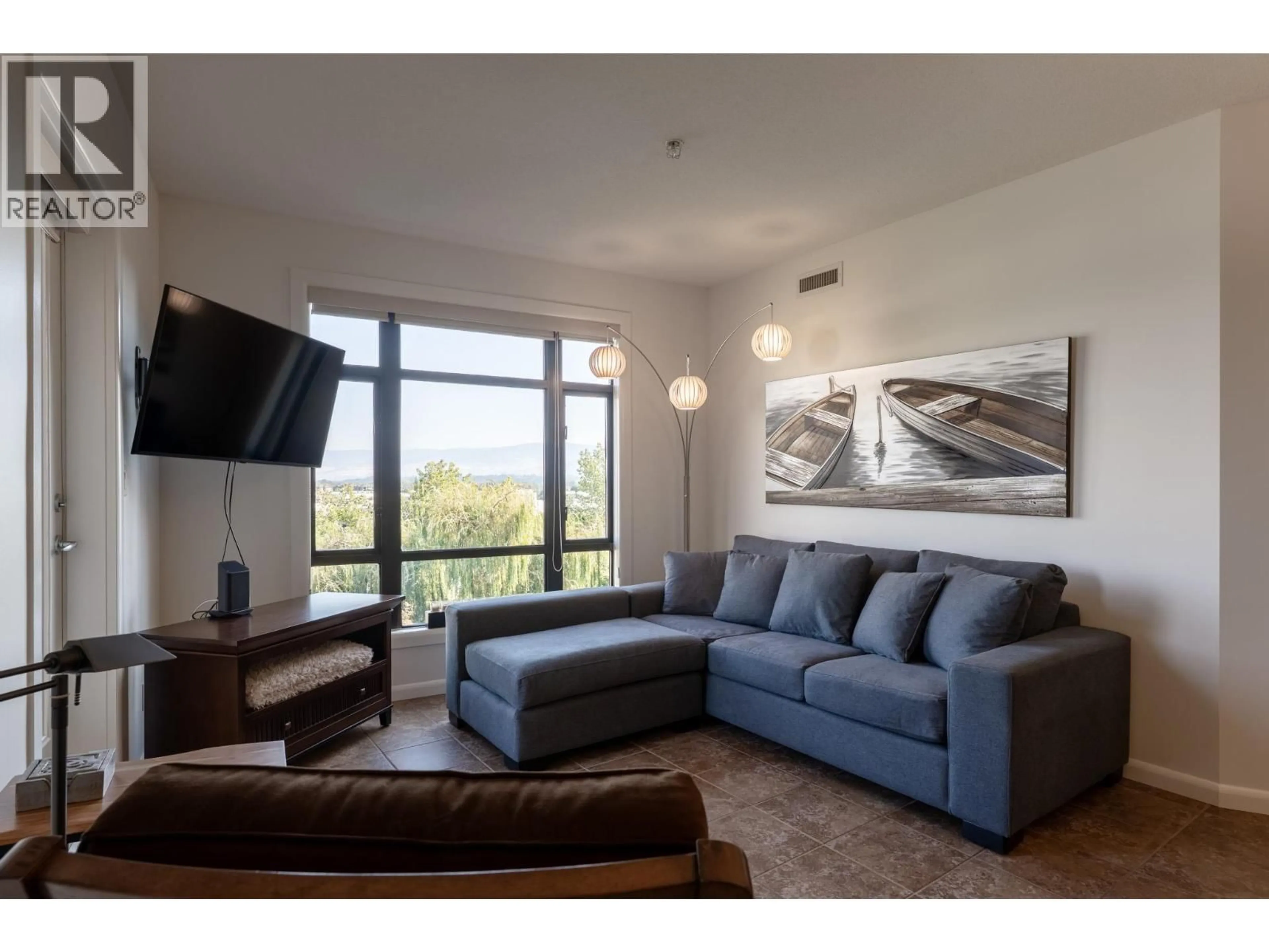 Living room with furniture, wood/laminate floor for 618 - 654 COOK ROAD, Kelowna British Columbia V1W3G7
