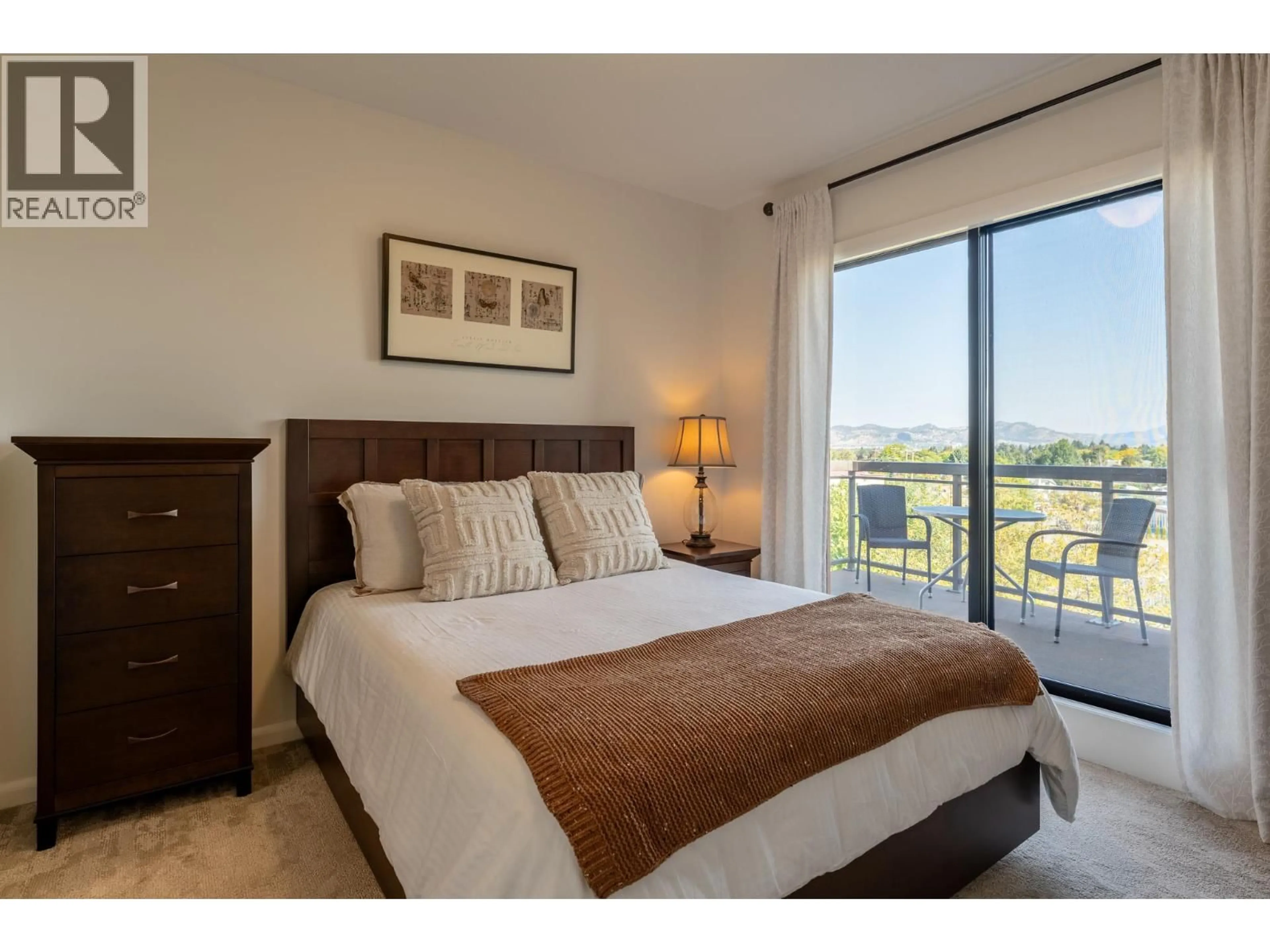 Bedroom with bed, unknown for 618 - 654 COOK ROAD, Kelowna British Columbia V1W3G7