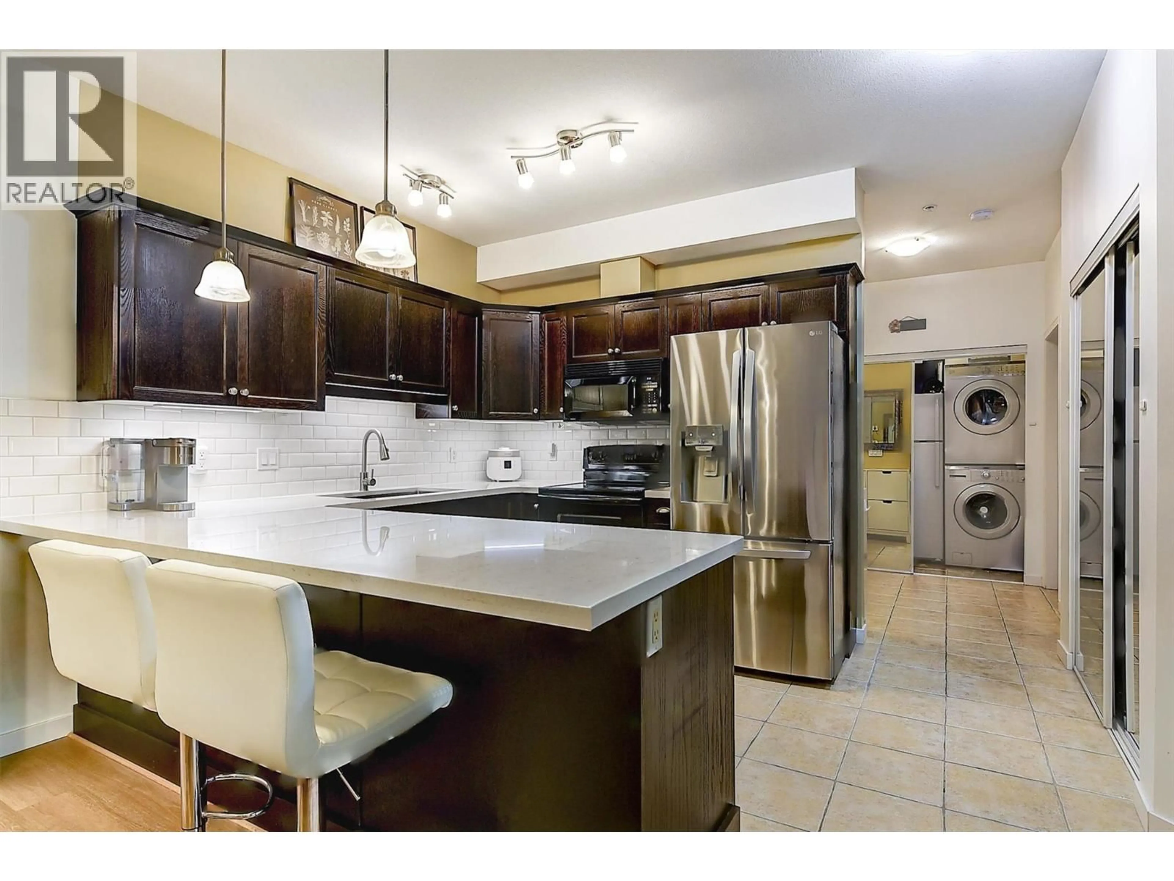 Open concept kitchen, ceramic/tile floor for 211 - 250 HOLLYWOOD ROAD SOUTH, Kelowna British Columbia V1X3S9