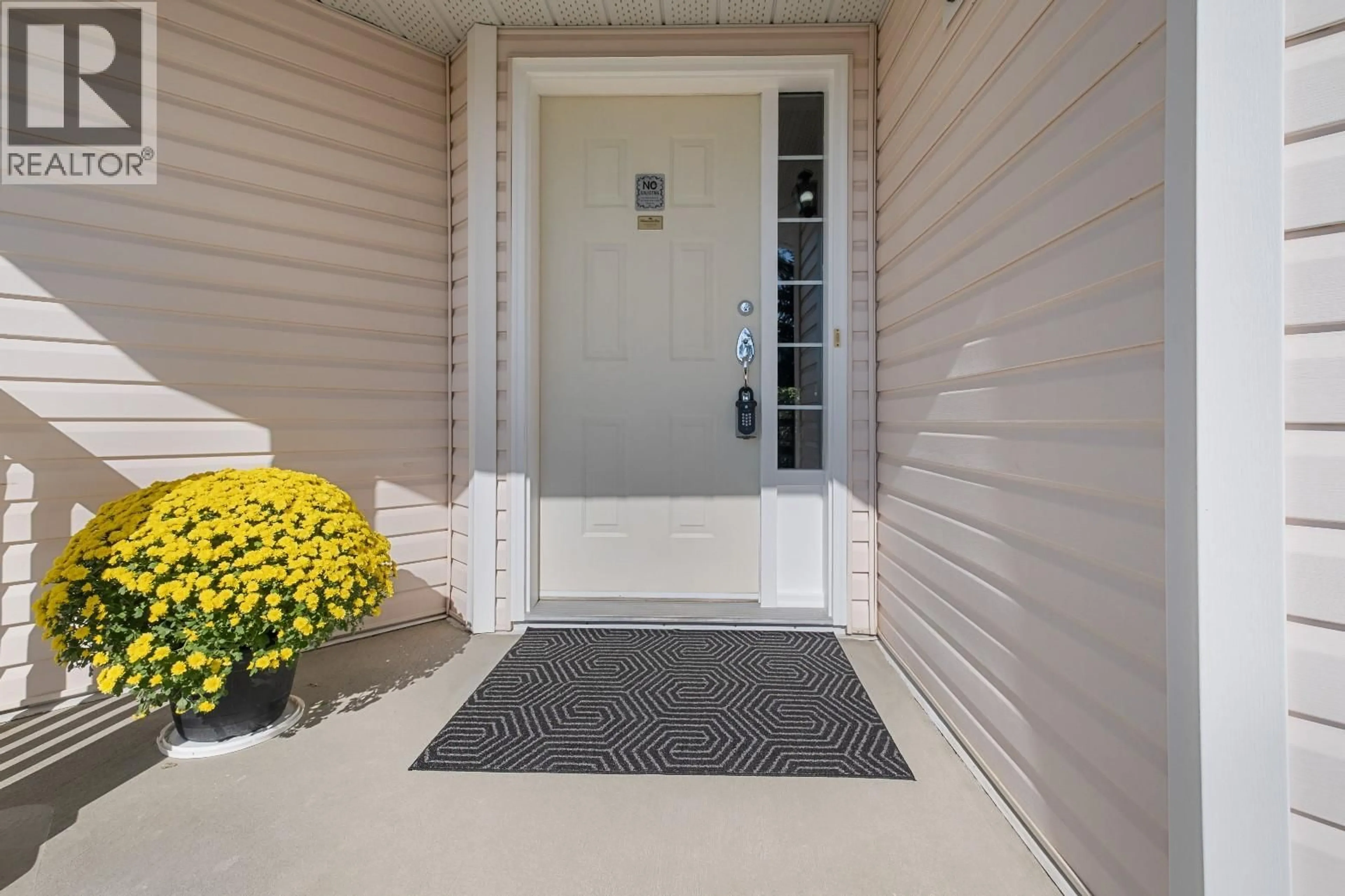 Indoor entryway for 398 MCTAVISH ROAD, Kelowna British Columbia V1V1P1