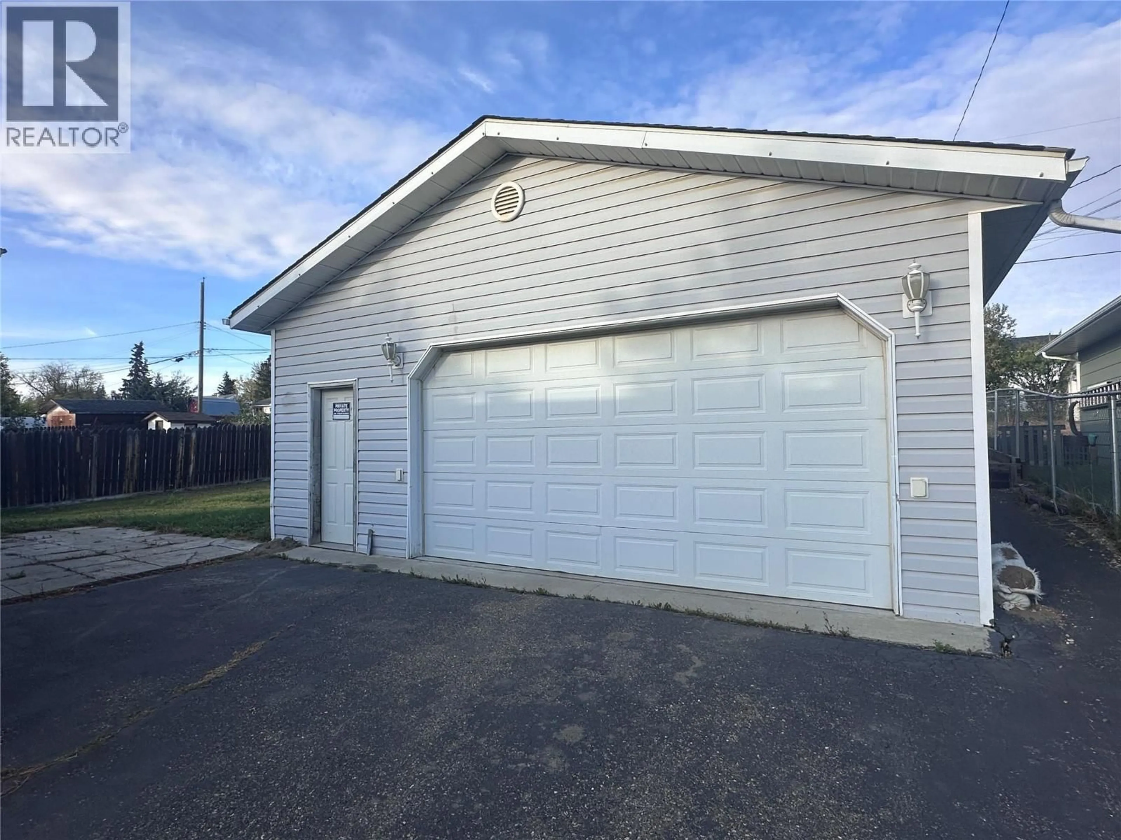 Indoor garage for 1020 REASBECK CRESCENT, Dawson Creek British Columbia V1G1P2