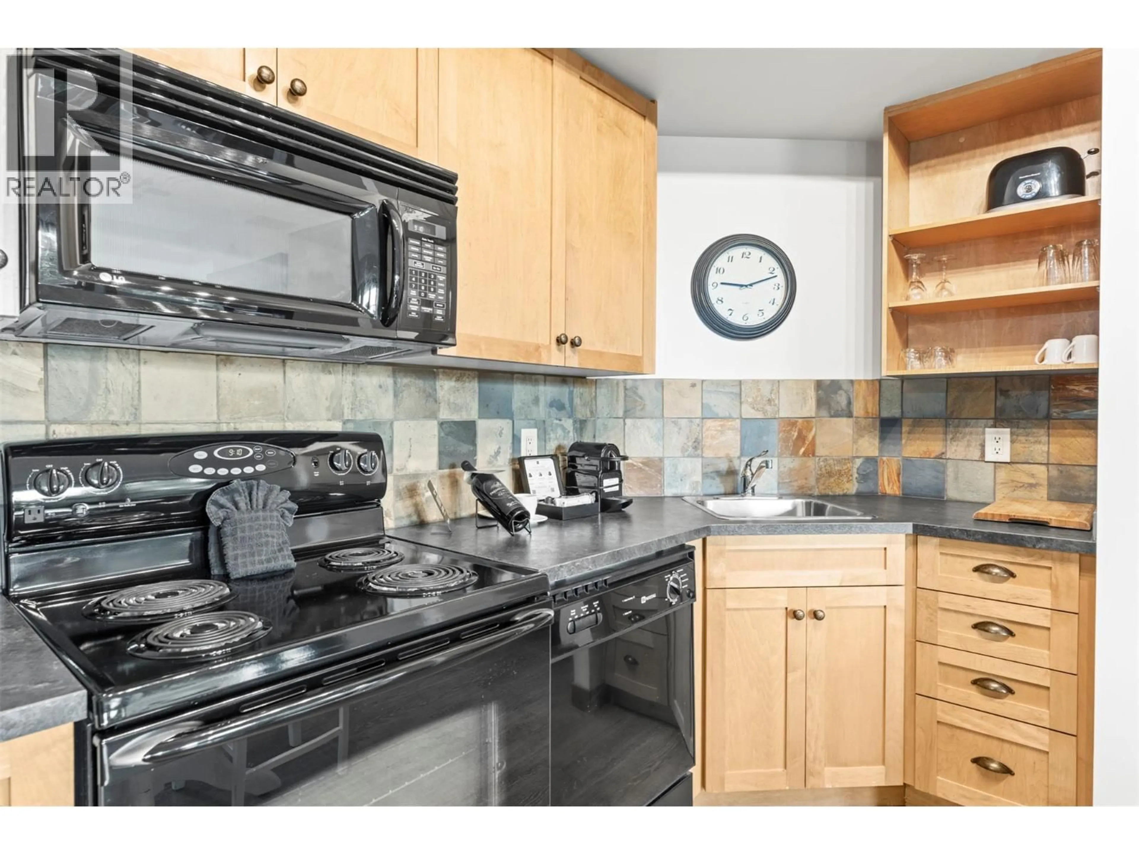 Standard kitchen, unknown for 321 - 105 VILLAGE CENTRE COURT, Vernon British Columbia V1H1T2