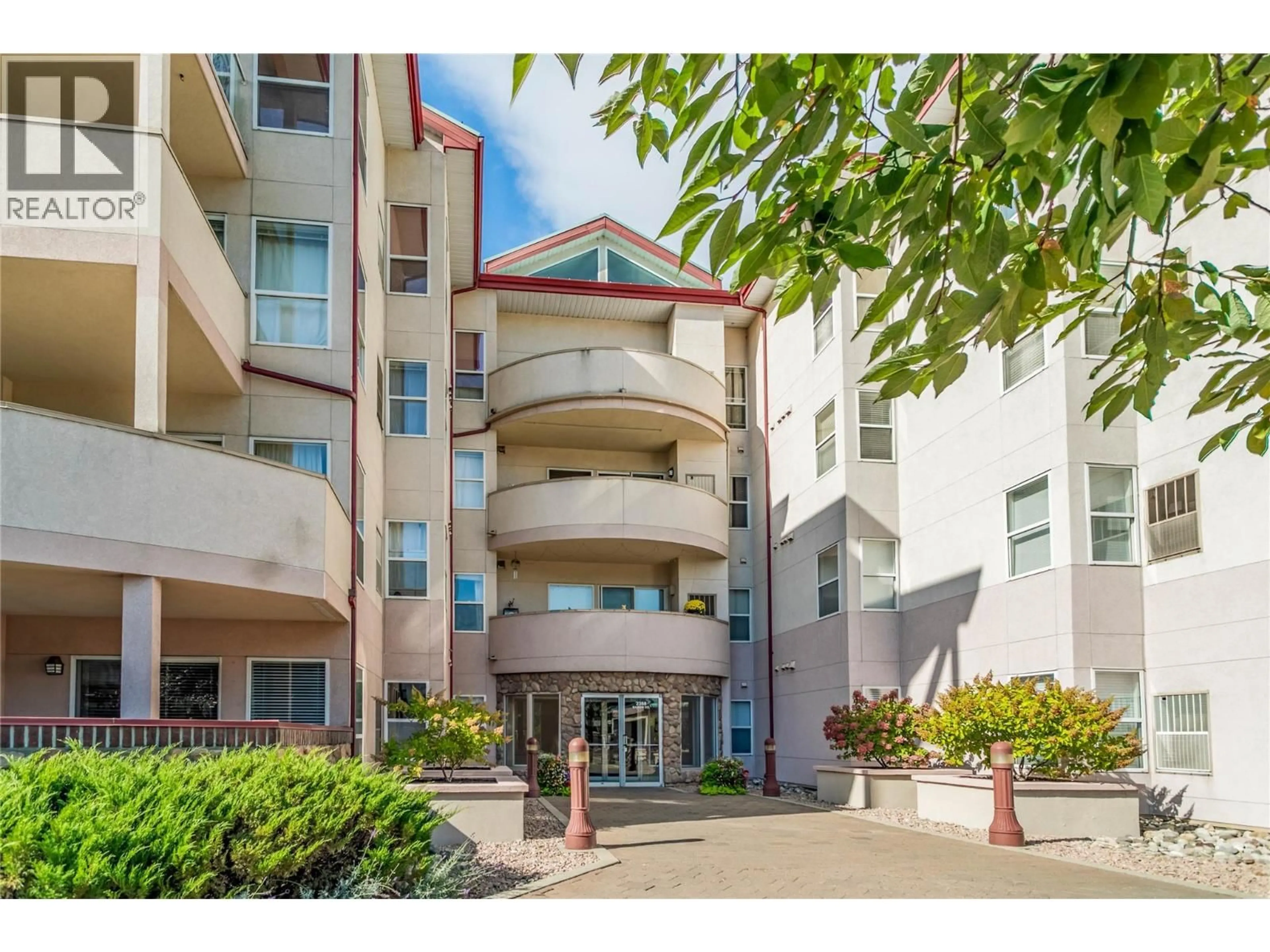 Indoor foyer for 208 - 2388 BARON ROAD, Kelowna British Columbia V1X6X4