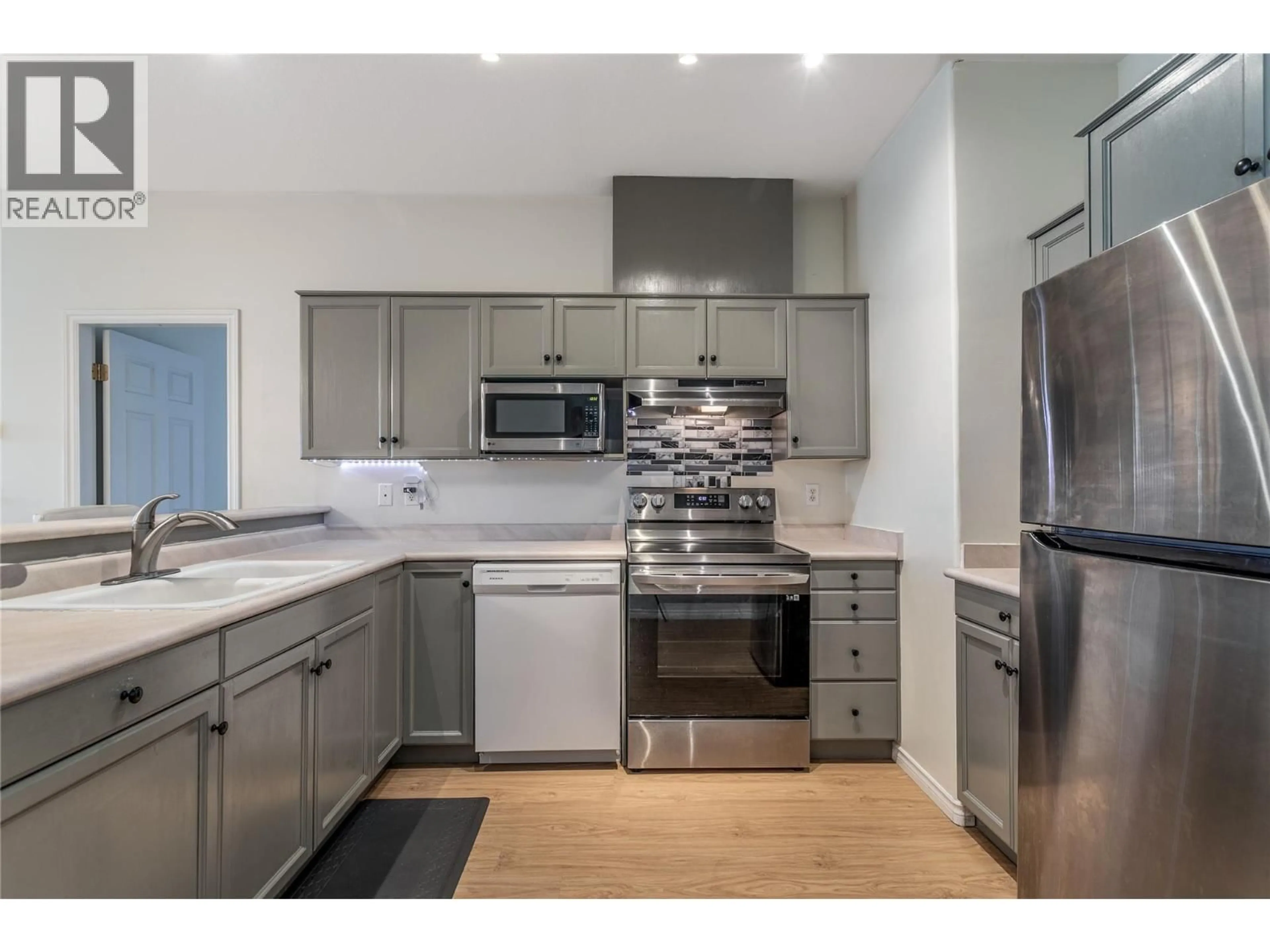 Standard kitchen, ceramic/tile floor for 208 - 2388 BARON ROAD, Kelowna British Columbia V1X6X4