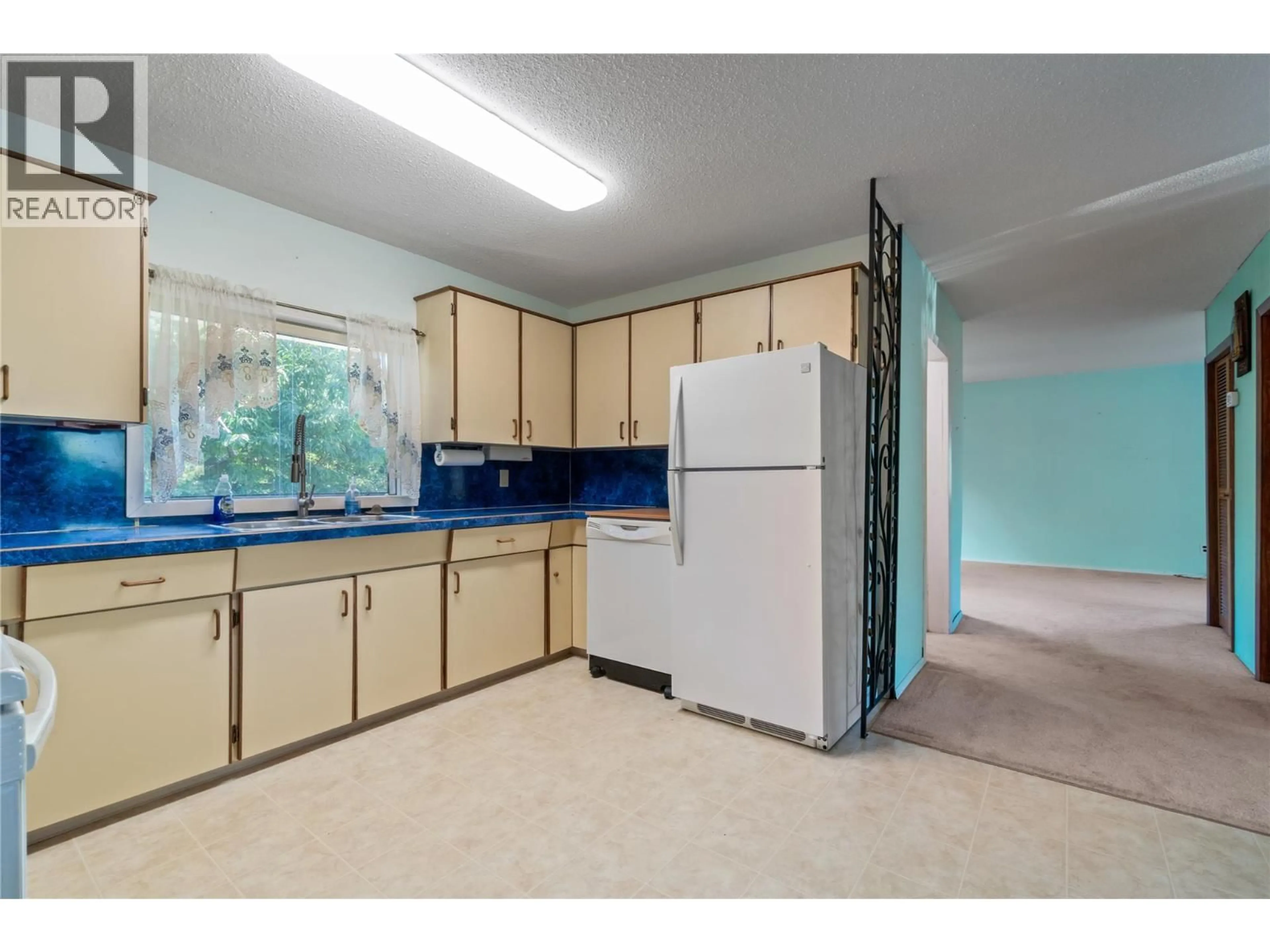 Standard kitchen, unknown for 2602 BLIND BAY ROAD, Blind Bay British Columbia V0E1H1