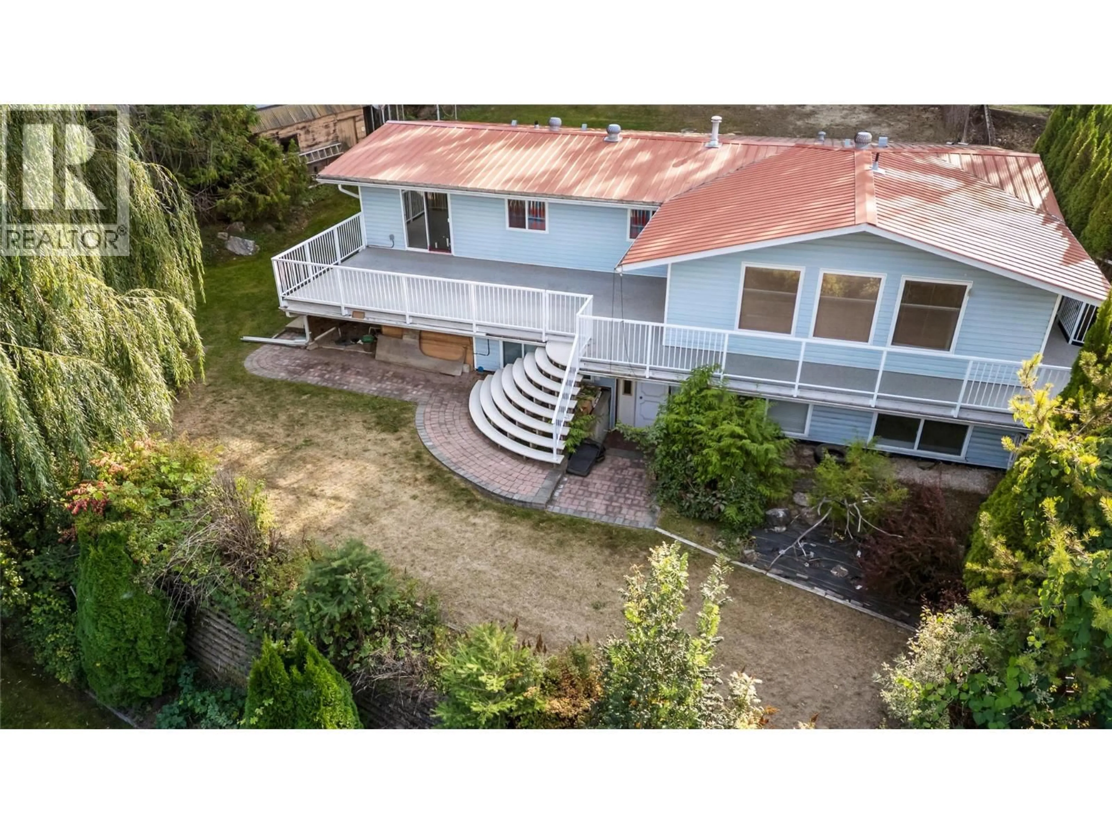 A pic from outside/outdoor area/front of a property/back of a property/a pic from drone, unknown for 2662 CENTENNIAL DRIVE, Blind Bay British Columbia V0E1H1