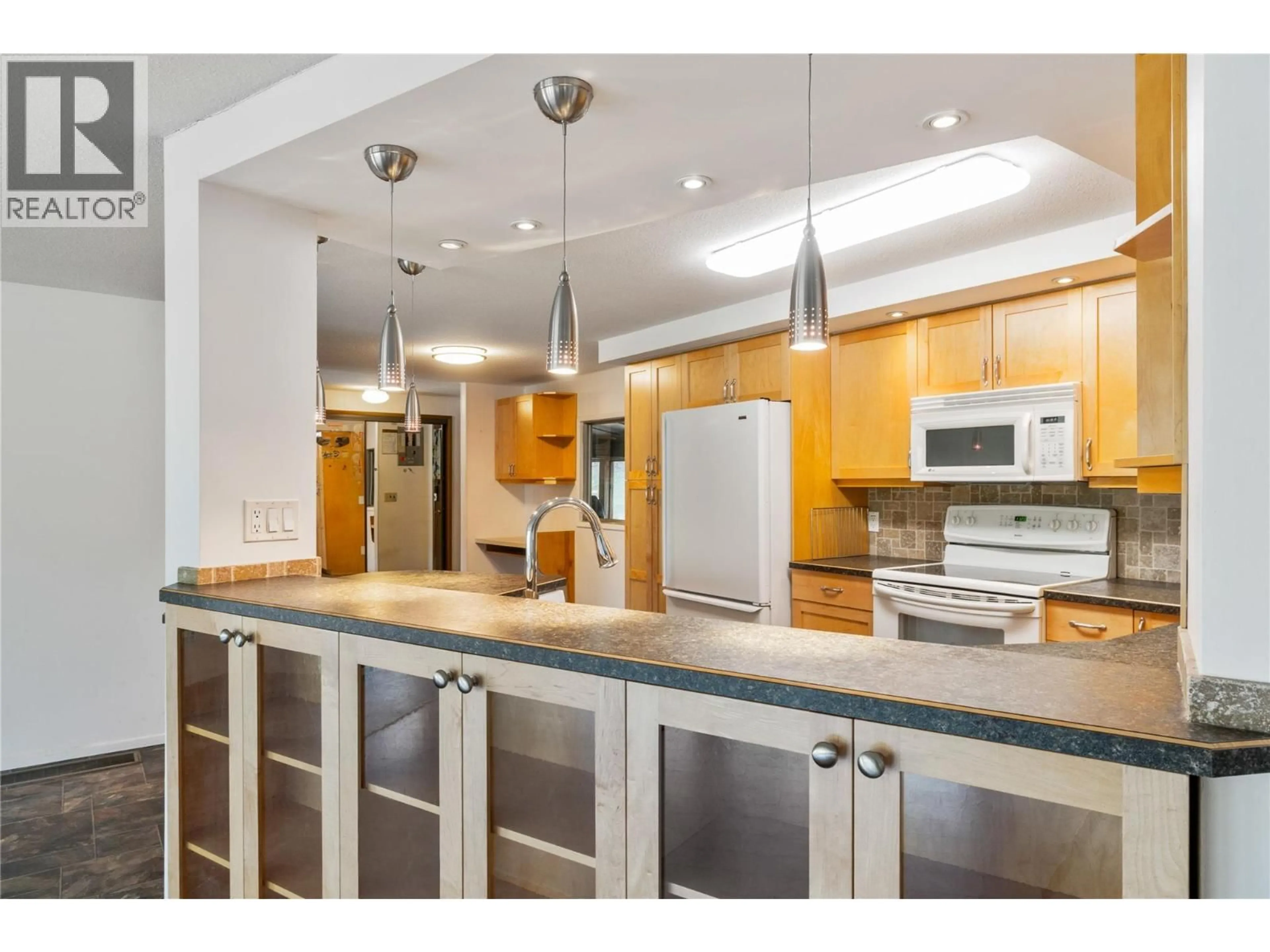 Open concept kitchen, unknown for 2662 CENTENNIAL DRIVE, Blind Bay British Columbia V0E1H1