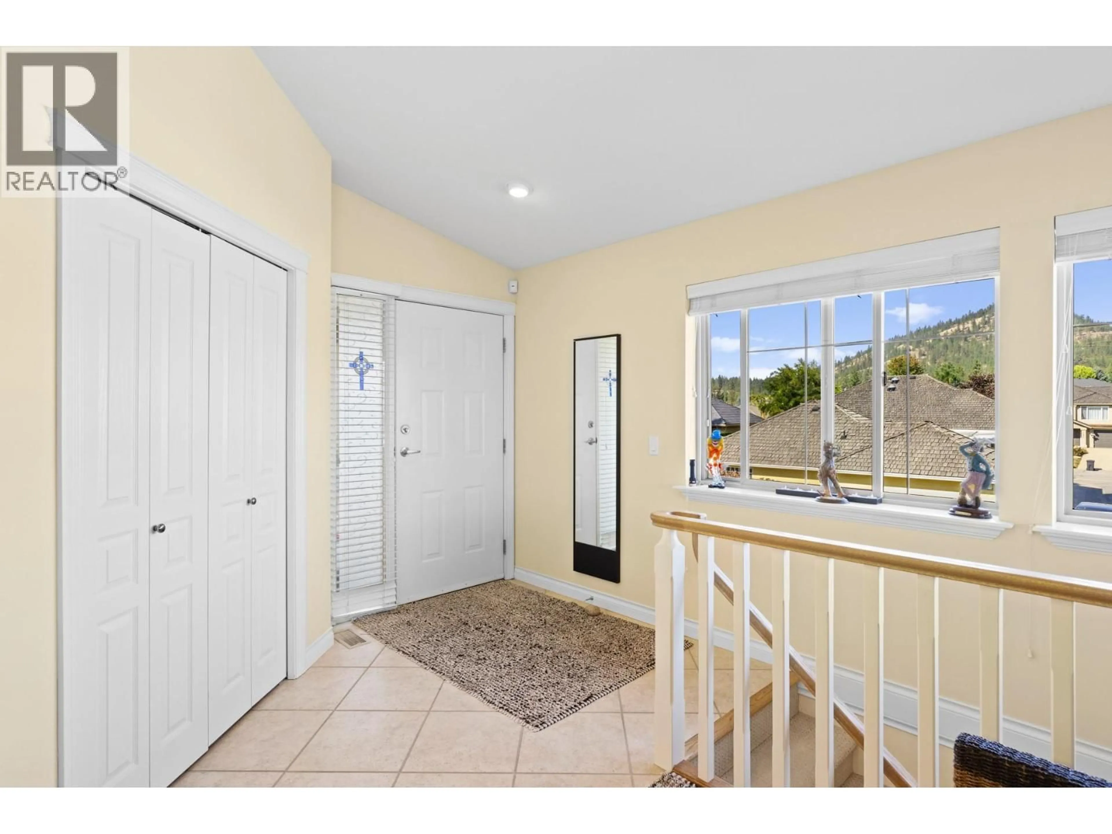 Indoor entryway for 201 - 2455 QUAIL RIDGE BOULEVARD, Kelowna British Columbia V1V2S8